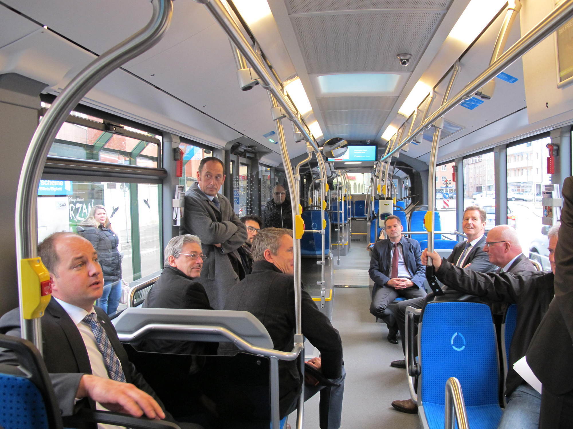 Der neue Erdgasbus von Mercedes geht ab 2016 für die swa in Betrieb. Foto: B4B WIRTSCHAFTSLEBEN SCHWABEN