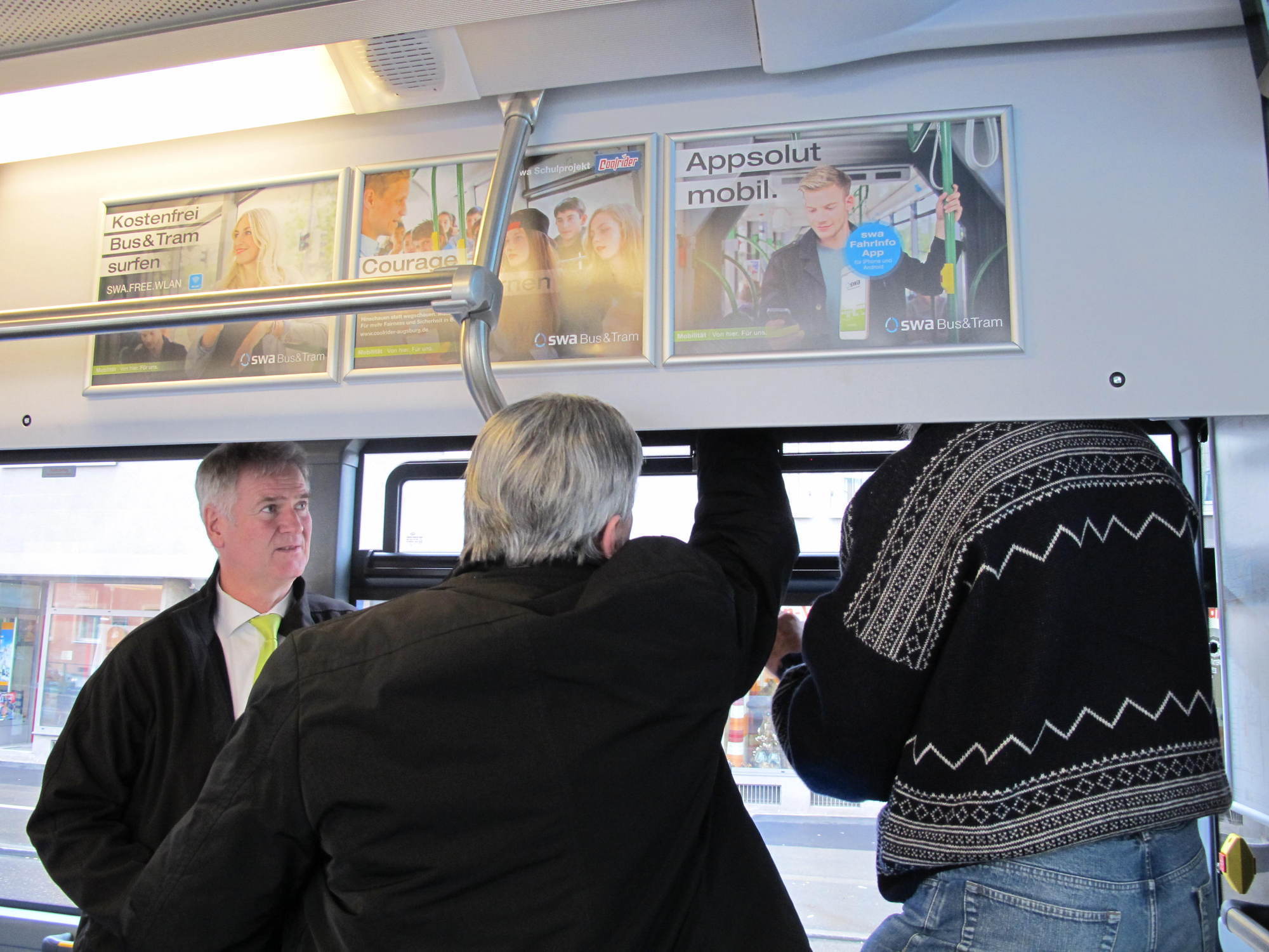 Der neue Erdgasbus von Mercedes geht ab 2016 für die swa in Betrieb. Foto: B4B WIRTSCHAFTSLEBEN SCHWABEN