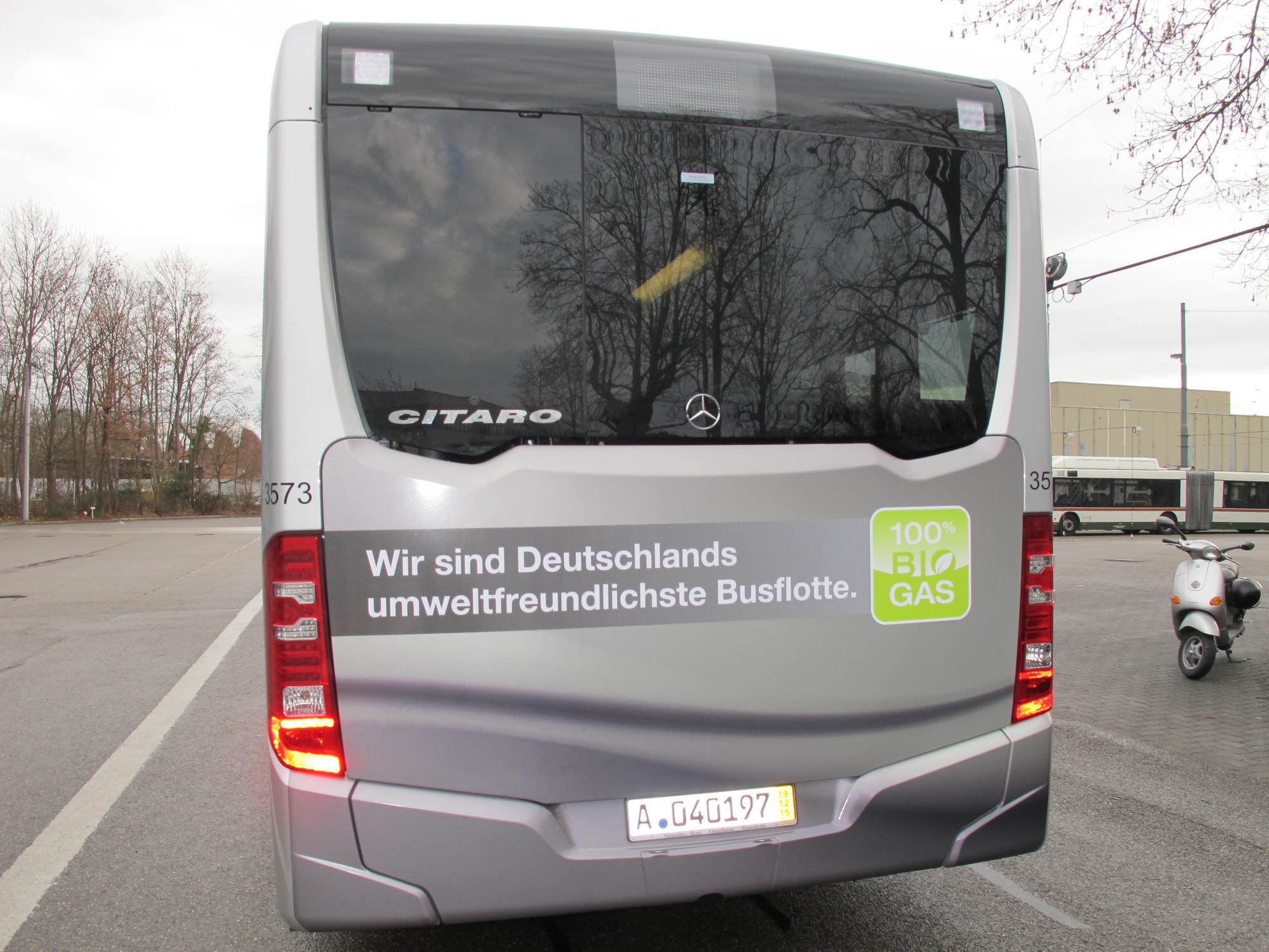 Der neue Erdgasbus von Mercedes geht ab 2016 für die swa in Betrieb. Foto: B4B WIRTSCHAFTSLEBEN SCHWABEN