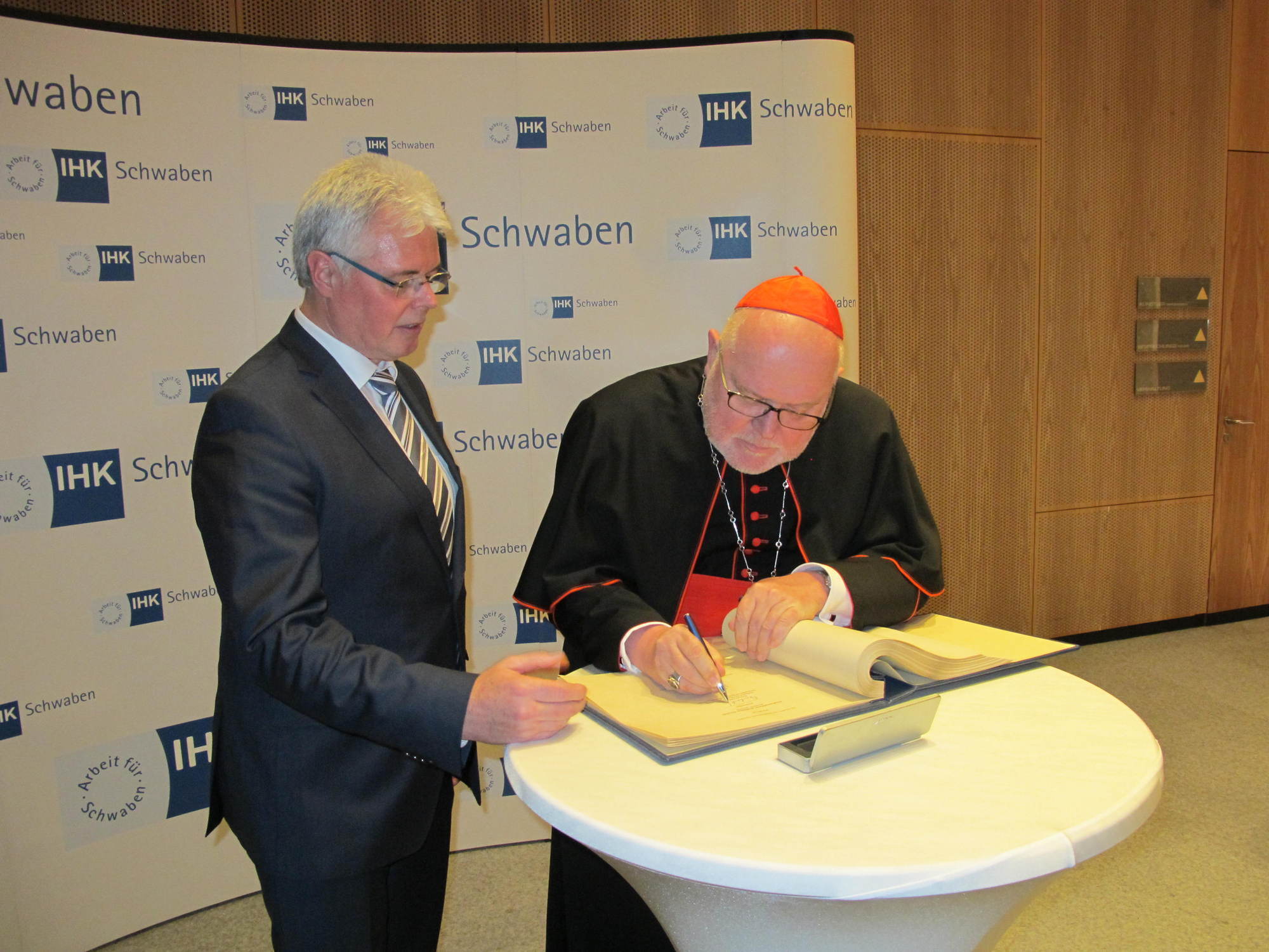 Der Neujahrsempfang der IHK Schwaben begeisterte rund 1.300 Gäste. Foto: B4B WIRTSCHAFTSLEBEN SCHWABEN