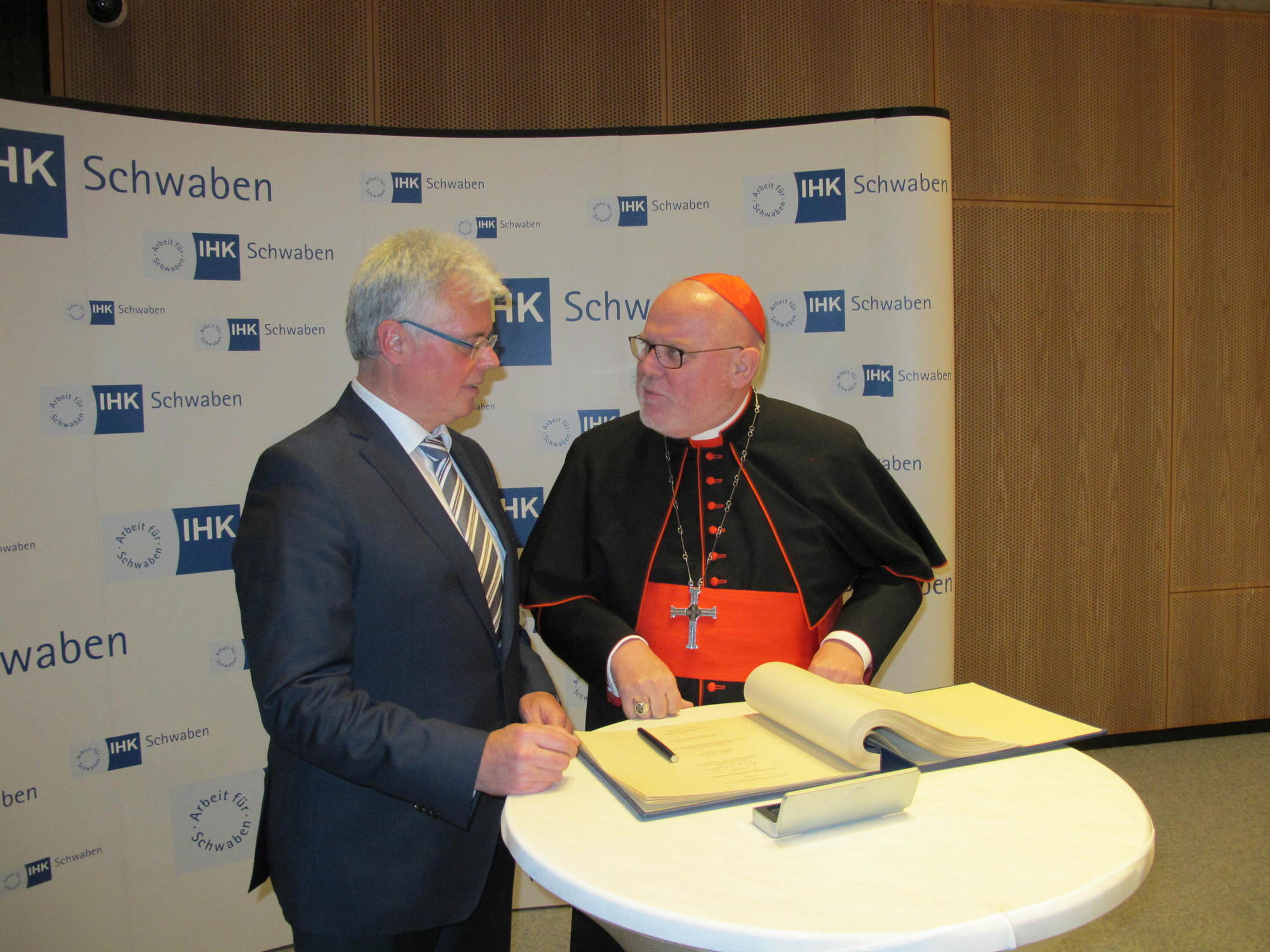 Der Neujahrsempfang der IHK Schwaben begeisterte rund 1.300 Gäste. Foto: B4B WIRTSCHAFTSLEBEN SCHWABEN