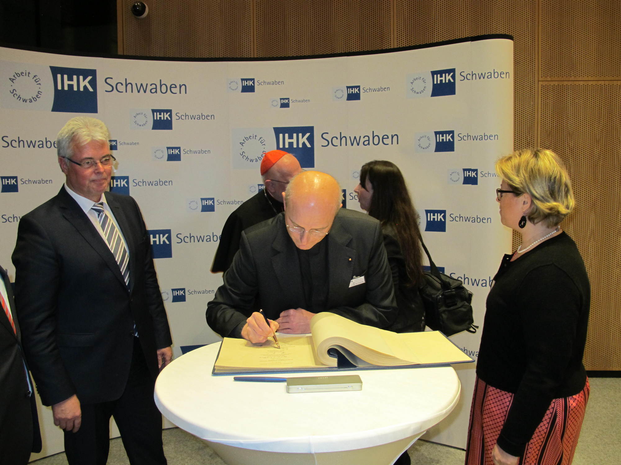 Der Neujahrsempfang der IHK Schwaben begeisterte rund 1.300 Gäste. Foto: B4B WIRTSCHAFTSLEBEN SCHWABEN