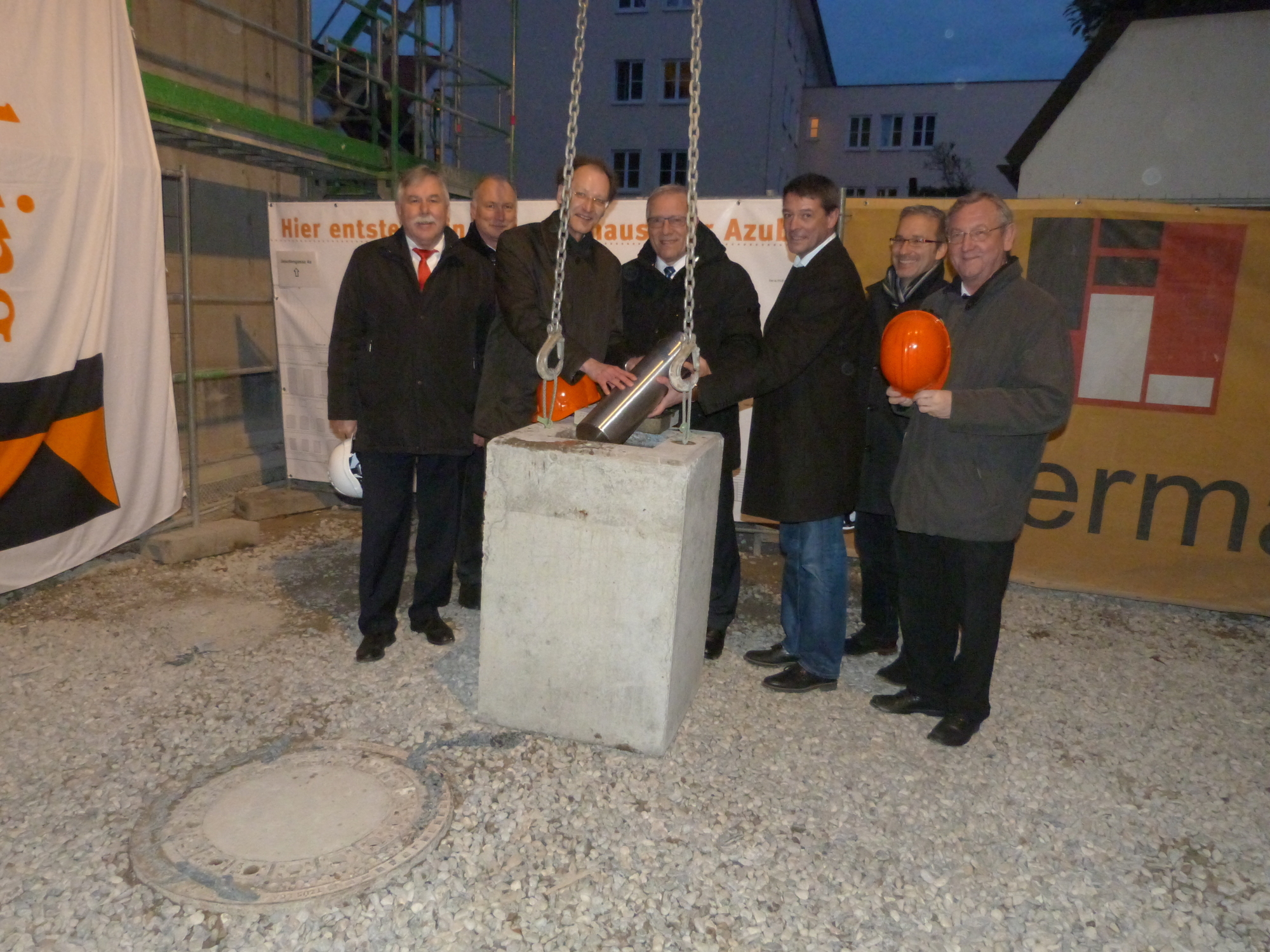 Bei der Grundsteinlegung zum Kolping-Wohnheim. Foto: Kolping-Stiftung