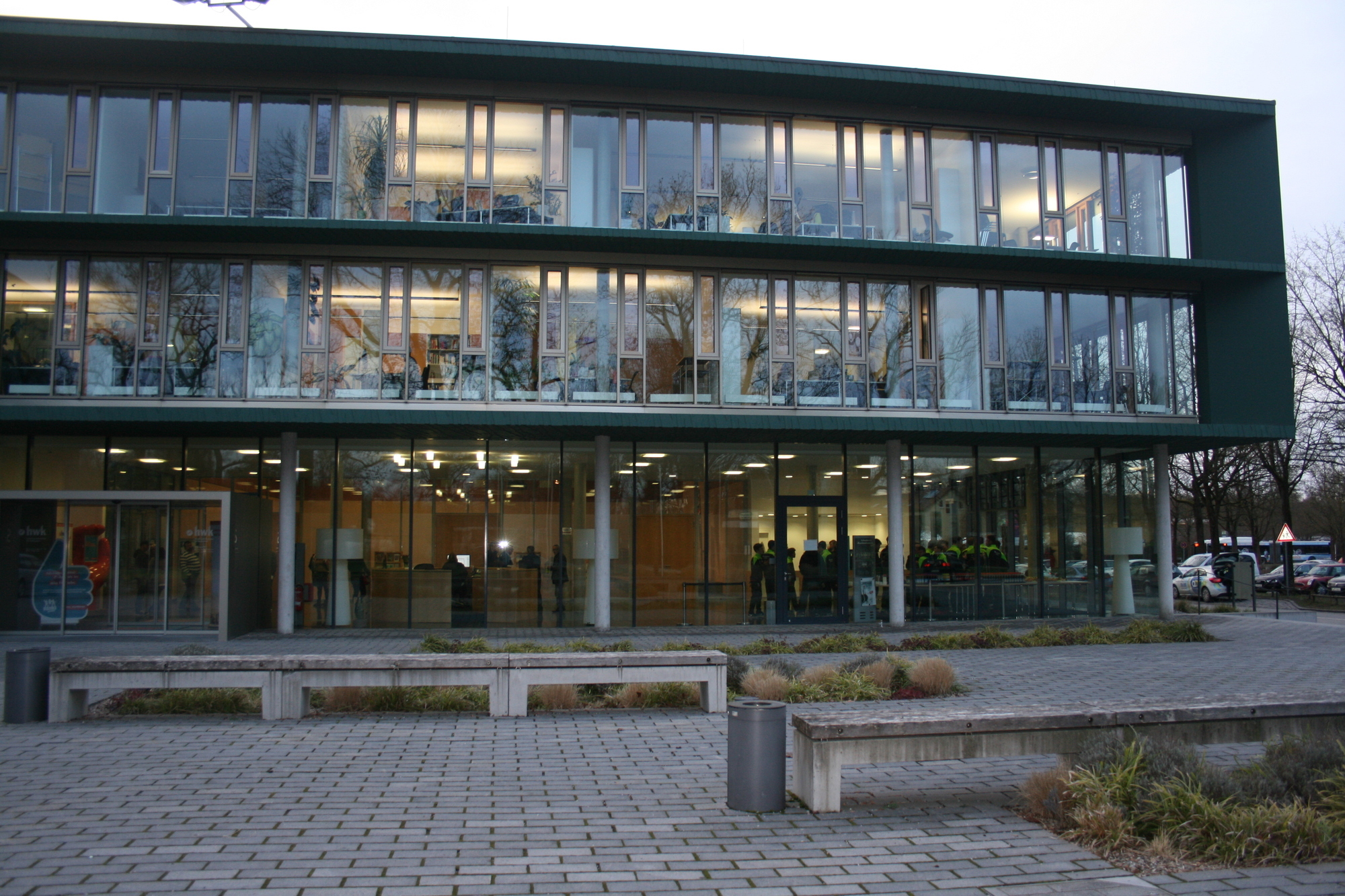 Der FCA- und AEV-Nachwuchs versucht sich an Handwerksberufen. Foto: B4B WIRTSCHAFTSLEBEN SCHWABEN