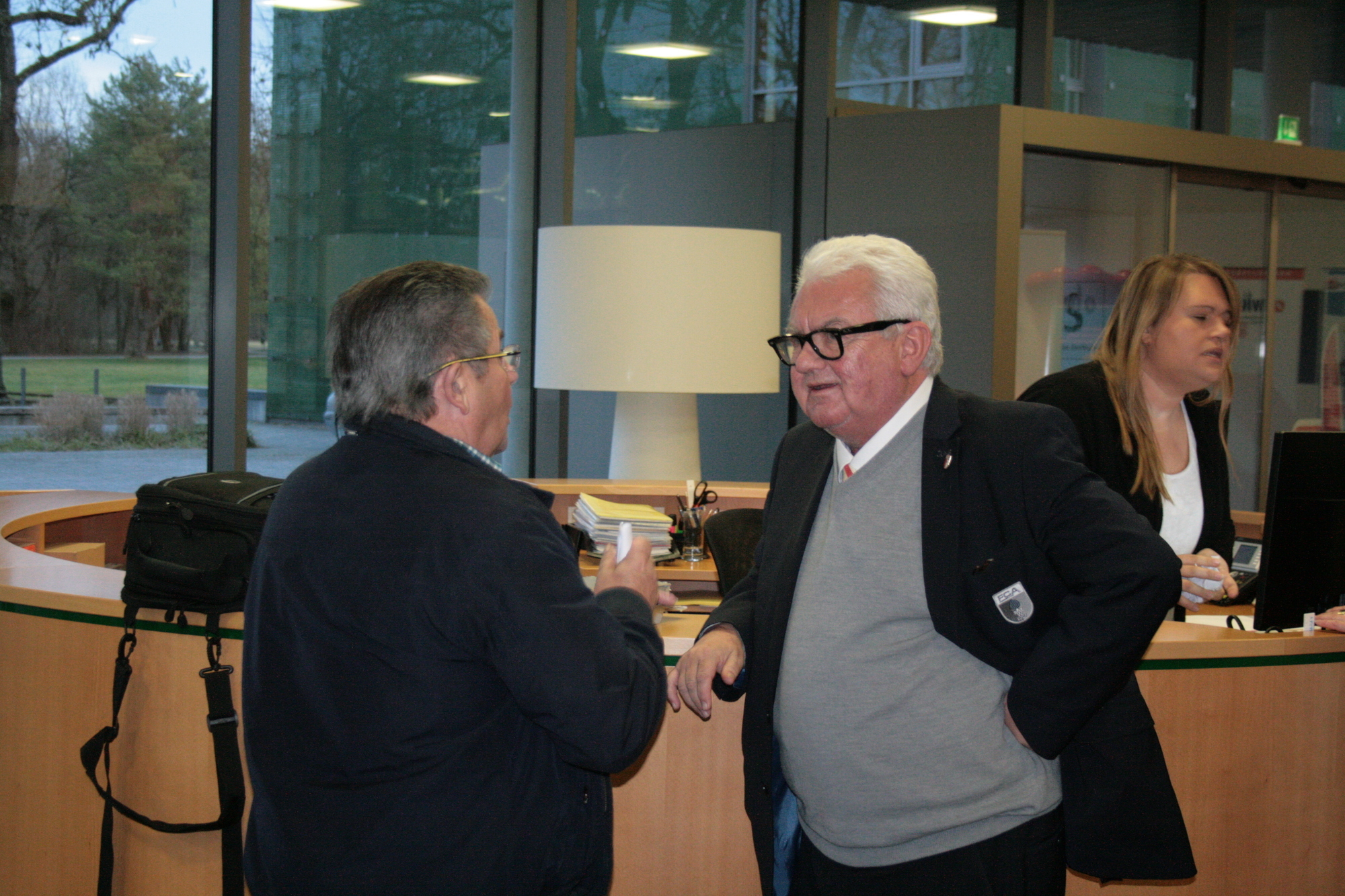 Der FCA- und AEV-Nachwuchs versucht sich an Handwerksberufen. Foto: B4B WIRTSCHAFTSLEBEN SCHWABEN