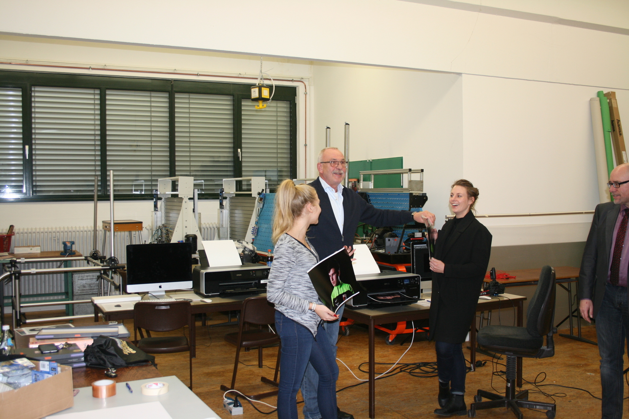 Der FCA- und AEV-Nachwuchs versucht sich in Handwerksberufen. Foto: B4B WIRTSCHAFTSLEBEN SCHWABEN