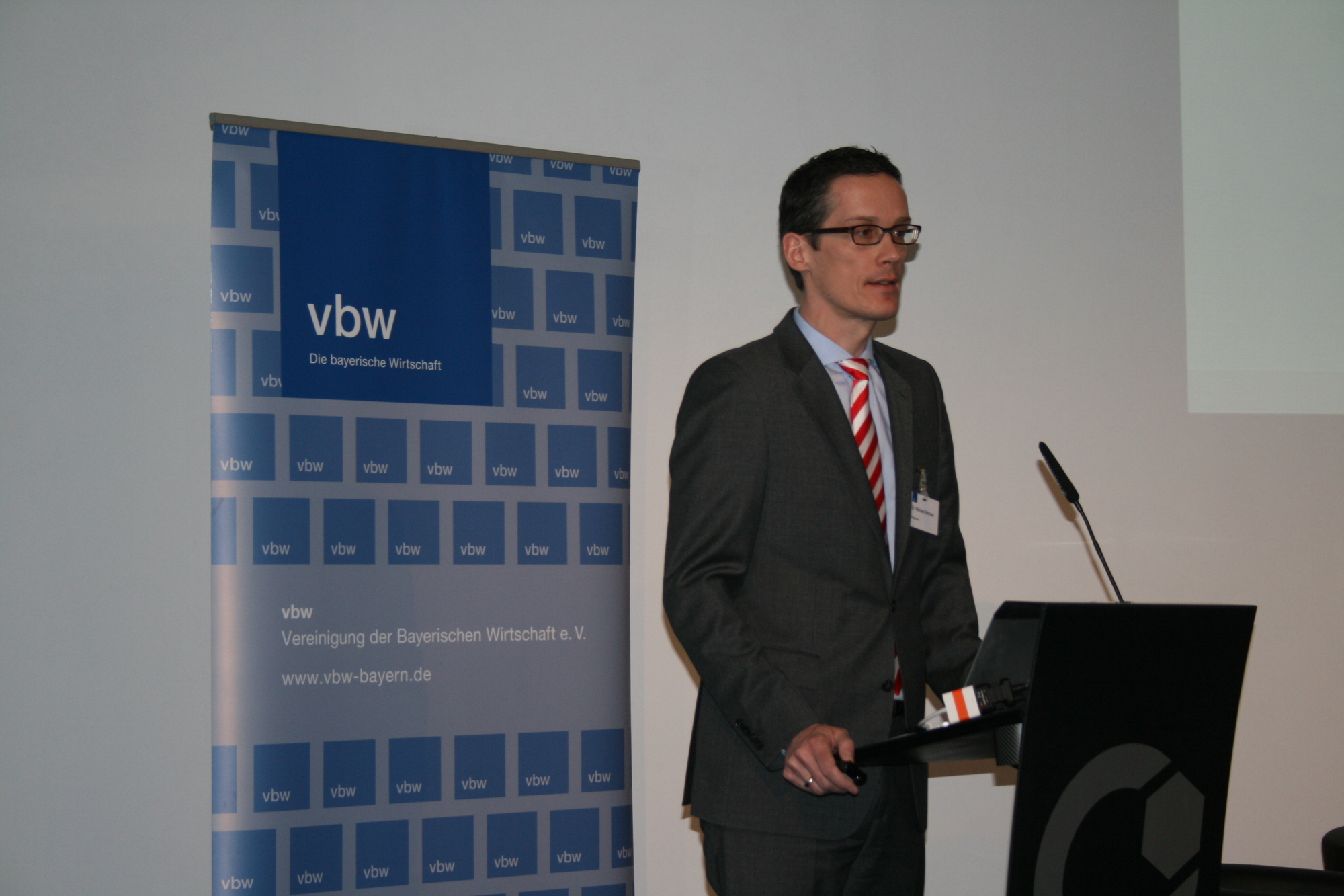 Rund 80 Vertreter aus Wirtschaft, Wissenschaft und Politik waren der Einladung der vbw zu SGL gefolgt. Foto: B4B SCHWABEN