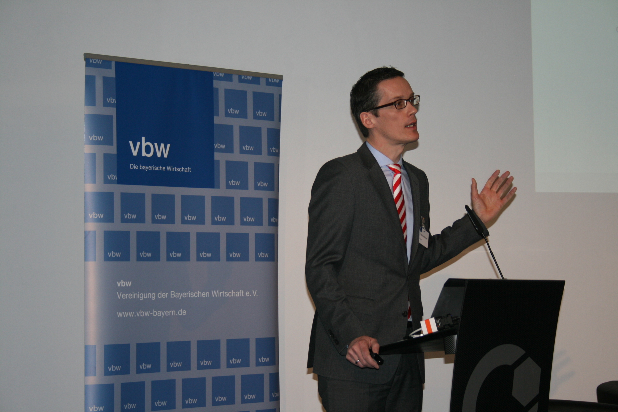 Rund 80 Vertreter aus Wirtschaft, Wissenschaft und Politik waren der Einladung der vbw zu SGL gefolgt. Foto: B4B SCHWABEN