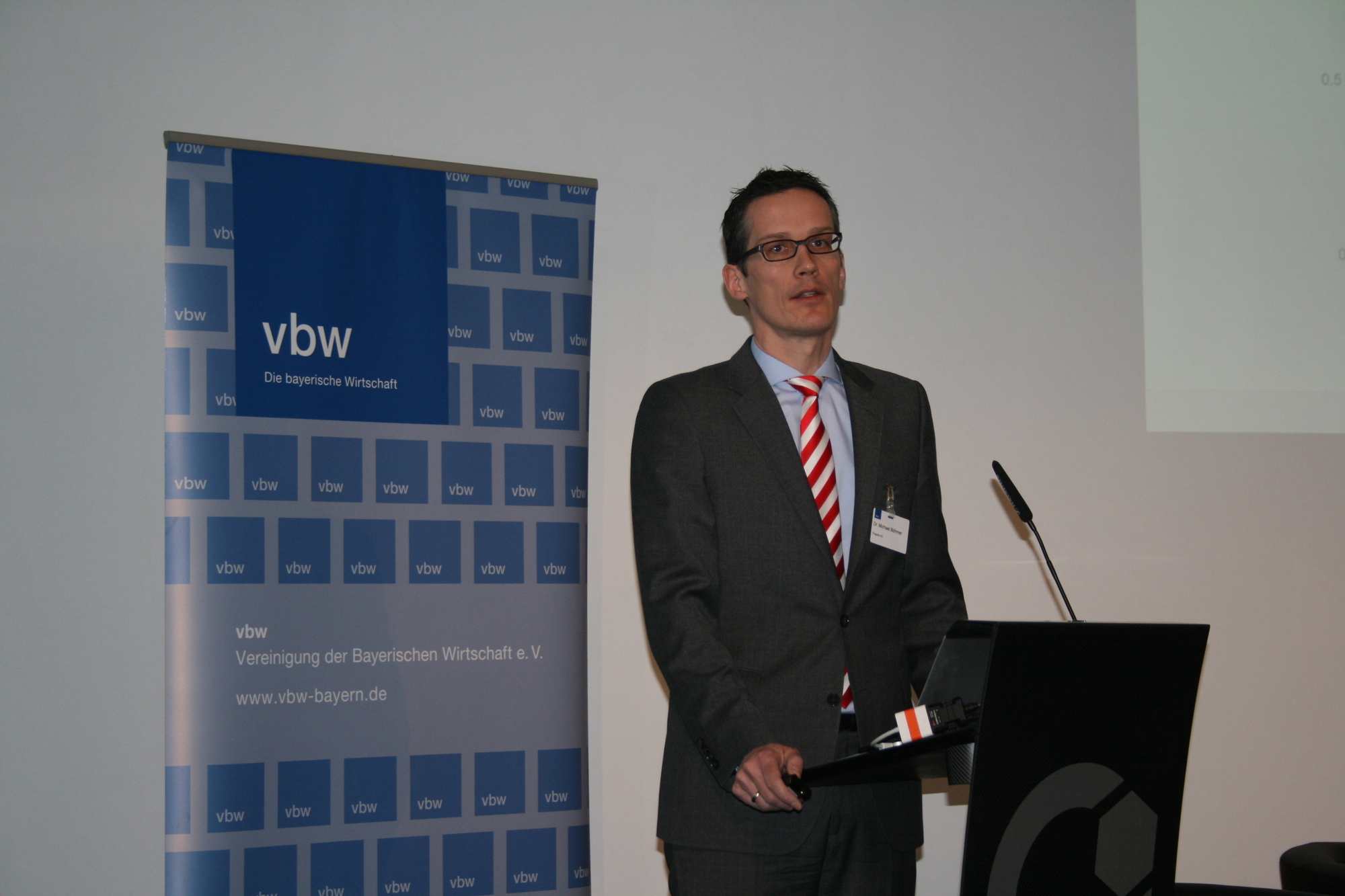 Rund 80 Vertreter aus Wirtschaft, Wissenschaft und Politik waren der Einladung der vbw zu SGL gefolgt. Foto: B4B SCHWABEN