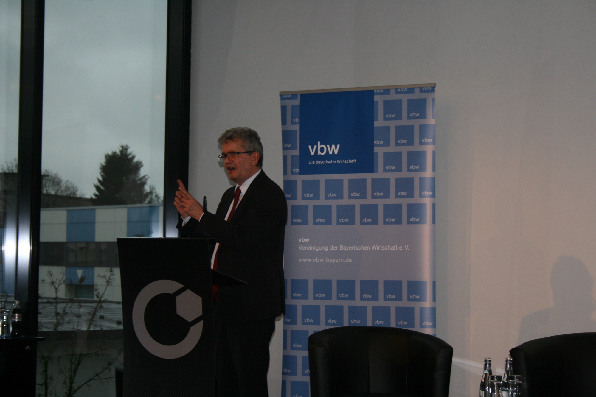 Rund 80 Vertreter aus Wirtschaft, Wissenschaft und Politik waren der Einladung der vbw zu SGL gefolgt. Foto: B4B SCHWABEN