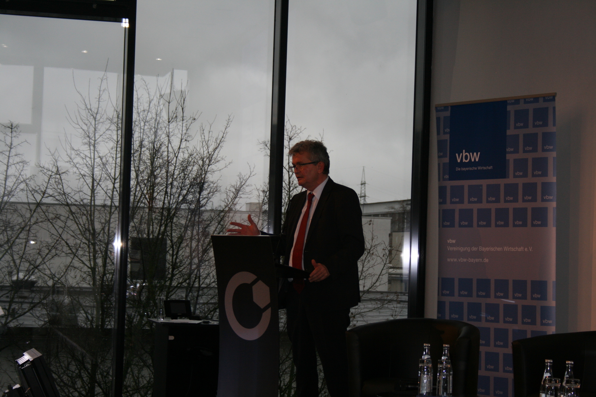 Rund 80 Vertreter aus Wirtschaft, Wissenschaft und Politik waren der Einladung der vbw zu SGL gefolgt. Foto: B4B SCHWABEN