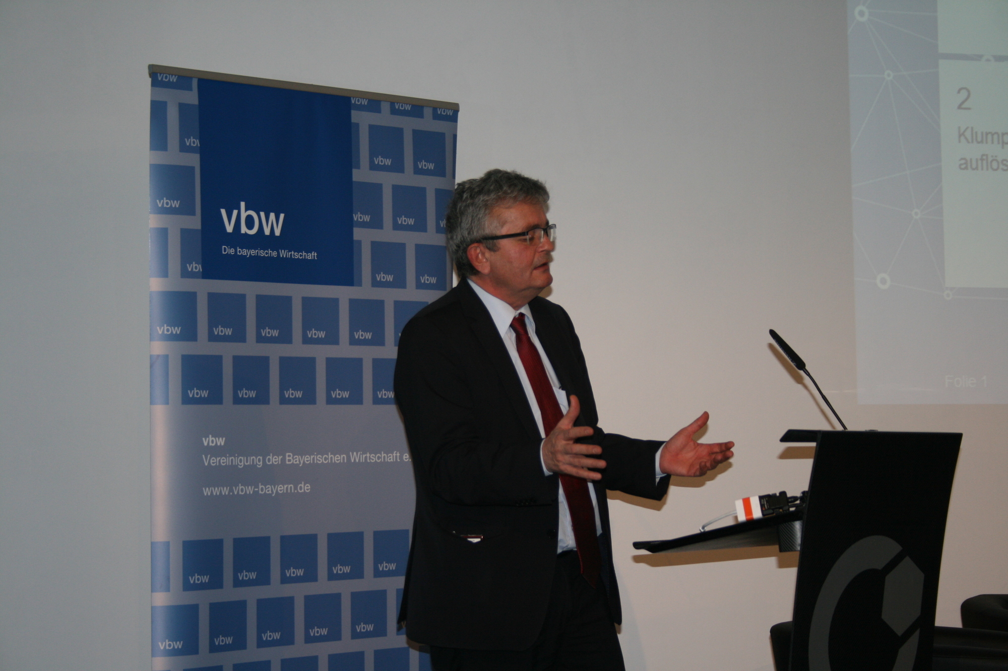 Rund 80 Vertreter aus Wirtschaft, Wissenschaft und Politik waren der Einladung der vbw zu SGL gefolgt. Foto: B4B SCHWABEN