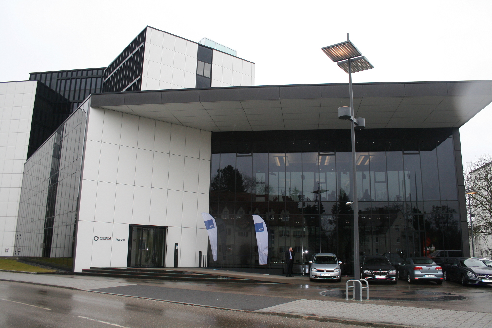Rund 80 Vertreter aus Wirtschaft, Wissenschaft und Politik waren der Einladung der vbw zu SGL gefolgt. Foto: B4B SCHWABEN