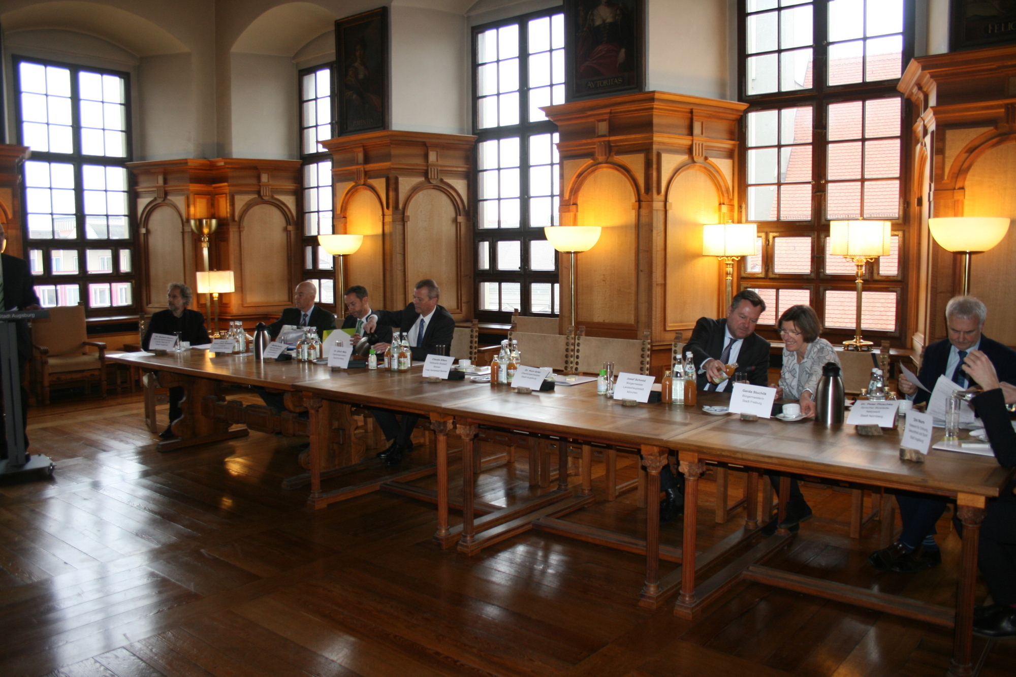 Darmstadt, Nürnberg, Augbsurg, München und Freiburg unterzeichnen Kooperations-Vereinbarung. Foto: B4B WIRTSCHAFTSLEBEN SCHWABEN