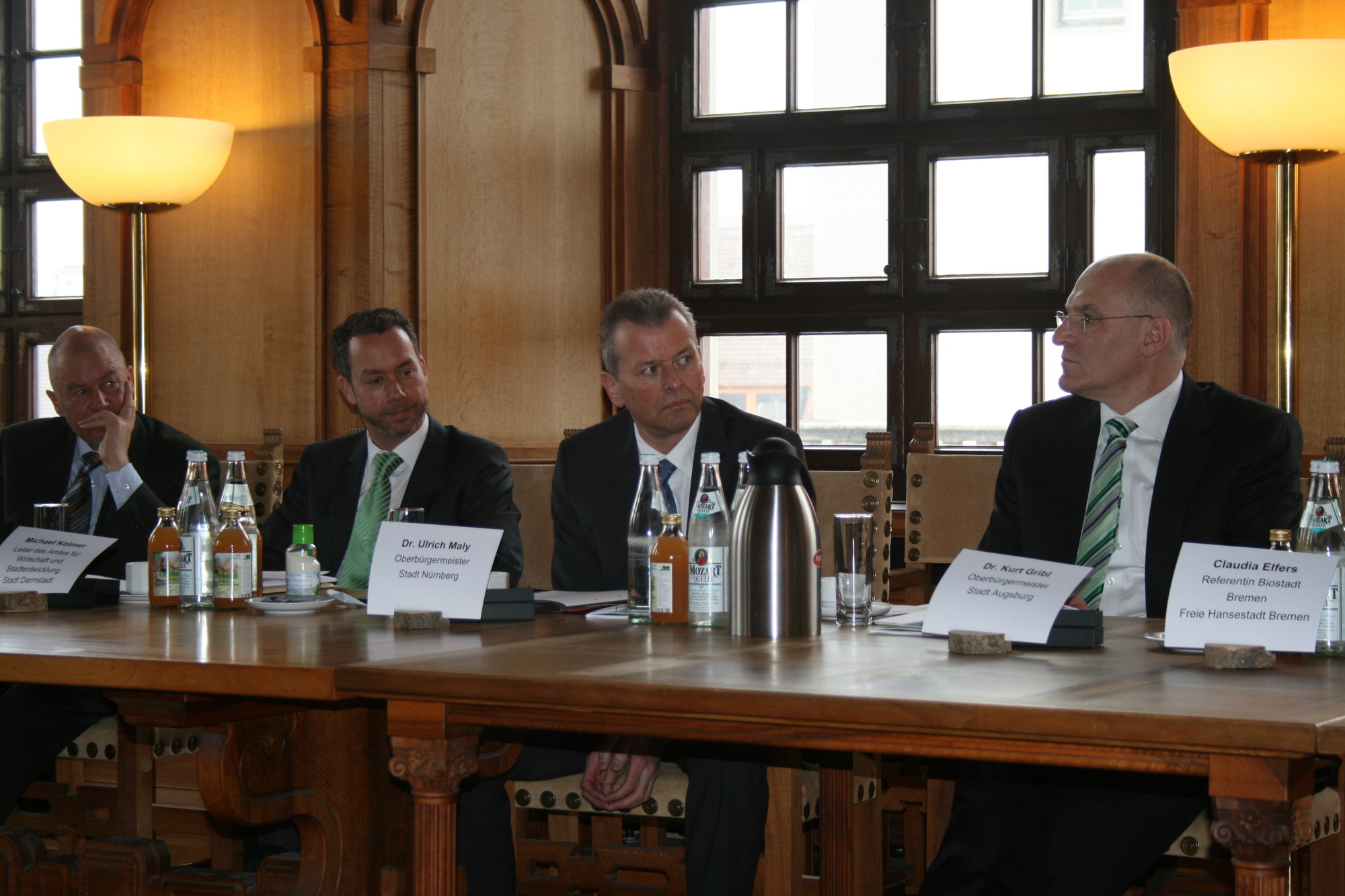 Darmstadt, Nürnberg, Augbsurg, München und Freiburg unterzeichnen Kooperations-Vereinbarung. Foto: B4B WIRTSCHAFTSLEBEN SCHWABEN