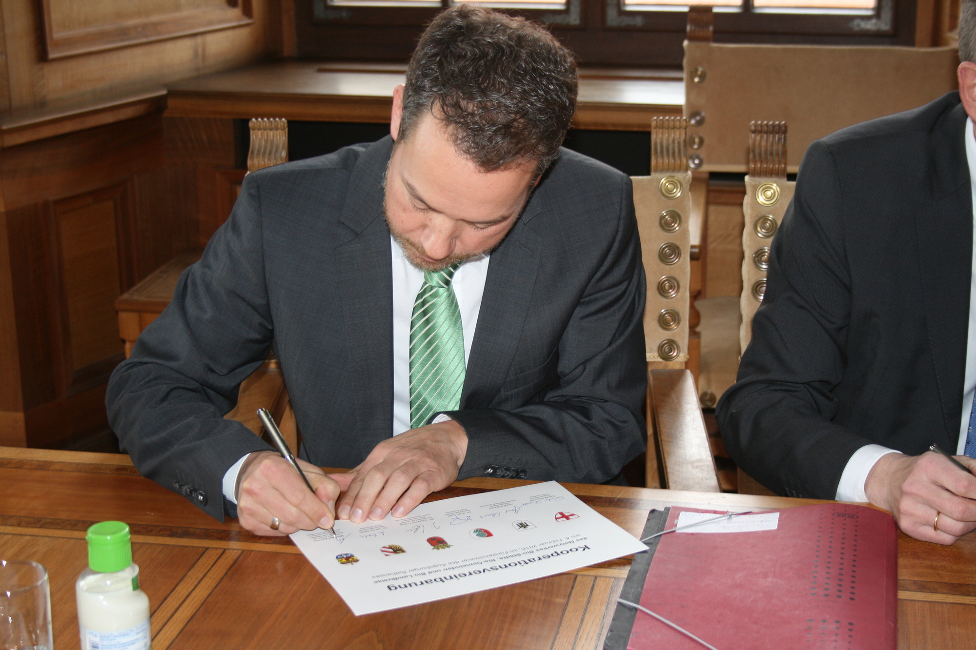 Darmstadt, Nürnberg, Augbsurg, München und Freiburg unterzeichnen Kooperations-Vereinbarung. Foto: B4B WIRTSCHAFTSLEBEN SCHWABEN