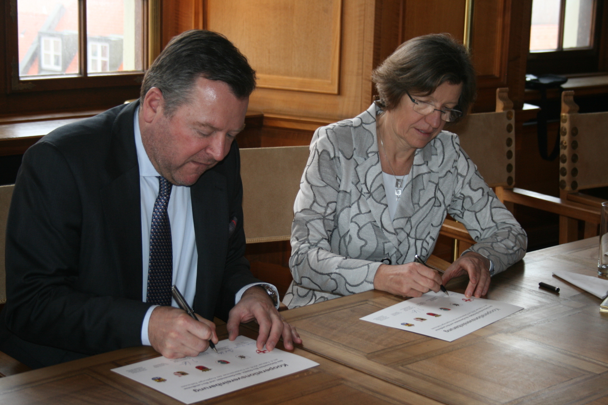 Darmstadt, Nürnberg, Augbsurg, München und Freiburg unterzeichnen Kooperations-Vereinbarung. Foto: B4B WIRTSCHAFTSLEBEN SCHWABEN