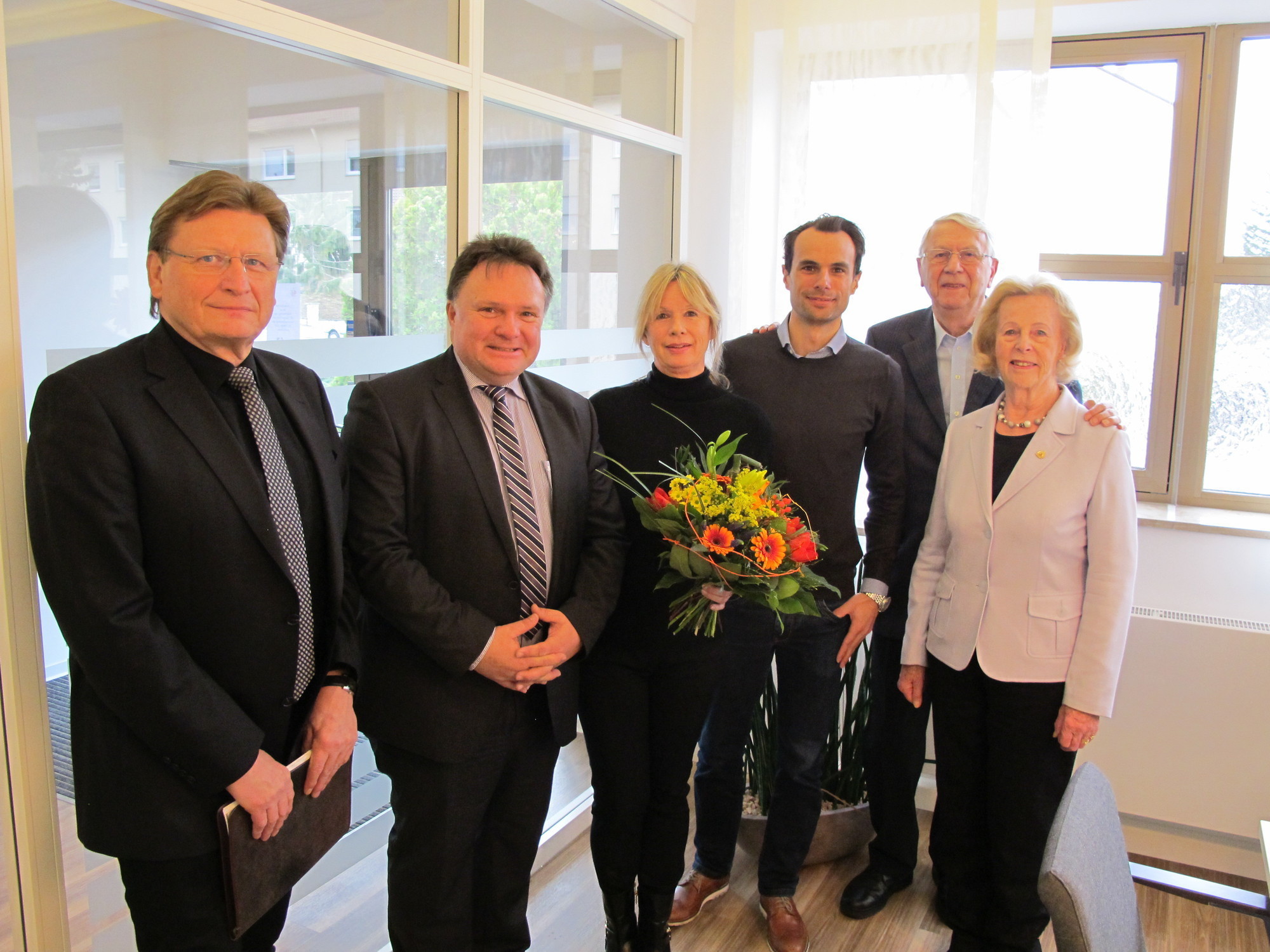 Dorothea Simm, Franz Simm, Alexander Singer, Daniela Singer, OB Bosse, Siegfried Knaak. Foto: Stadt Kaufbeuren