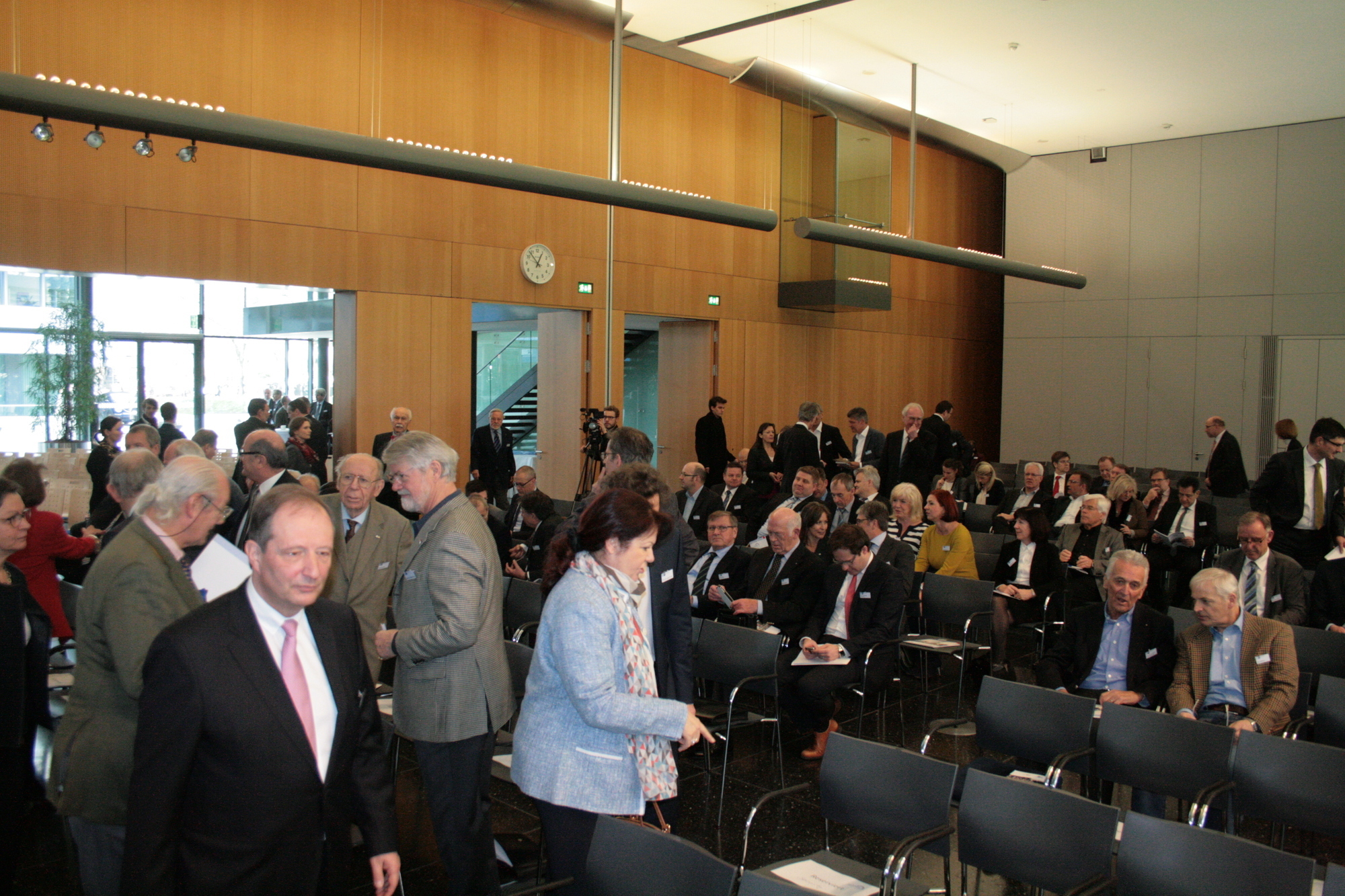 Auf dem 42. Augsburger Konjungturgespräch. Foto: B4B WIRTSCHAFTSLEBEN SCHWABEN