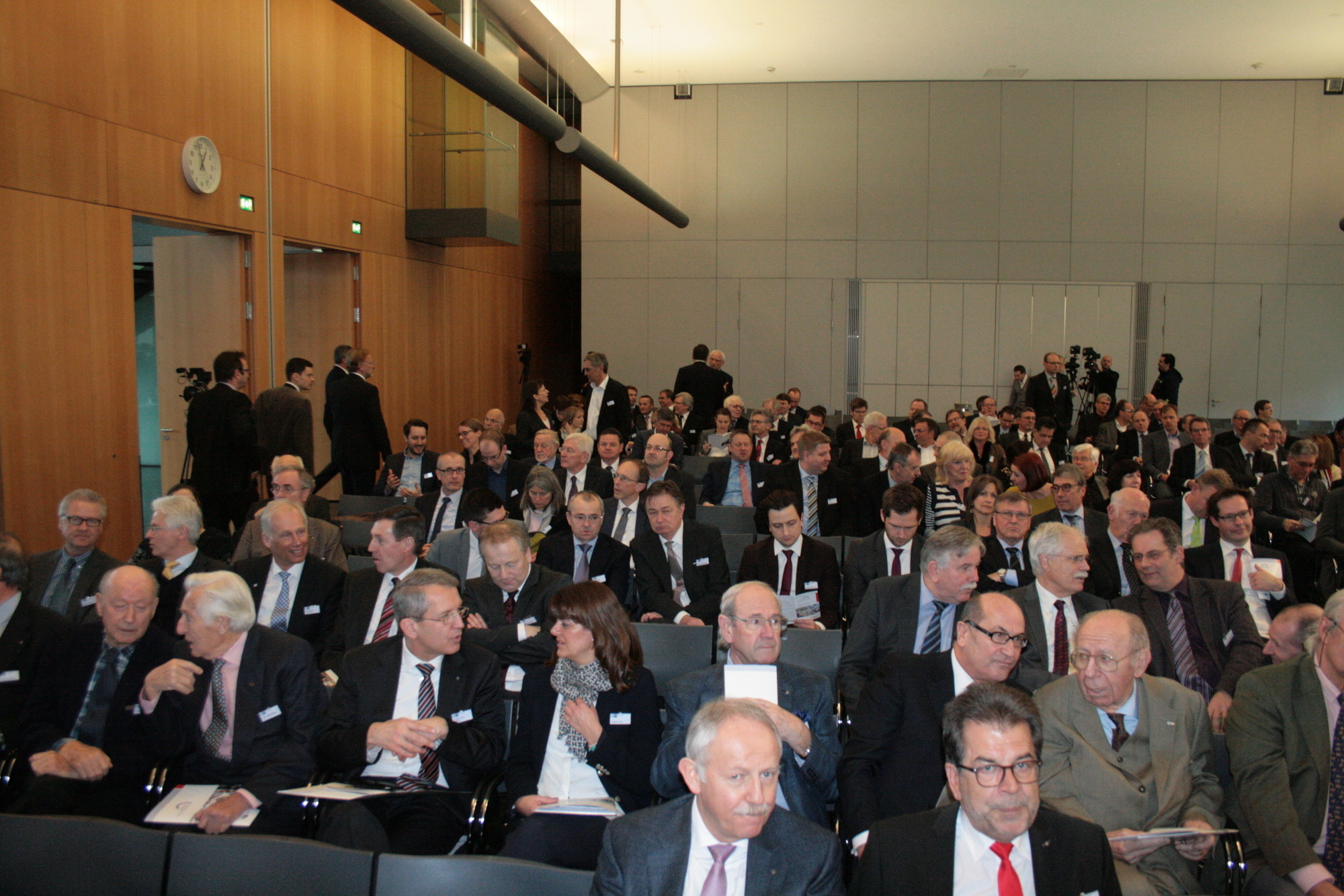 Auf dem 42. Augsburger Konjungturgespräch. Foto: B4B WIRTSCHAFTSLEBEN SCHWABEN