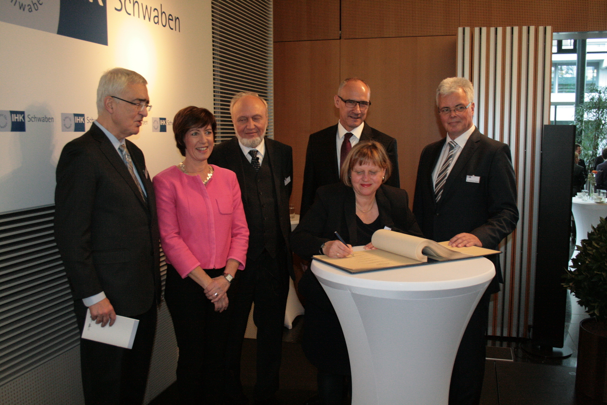 Auf dem 42. Augsburger Konjunkturgespräch. Foto: B4B WIRTSCHAFTSLEBEN SCHWABEN