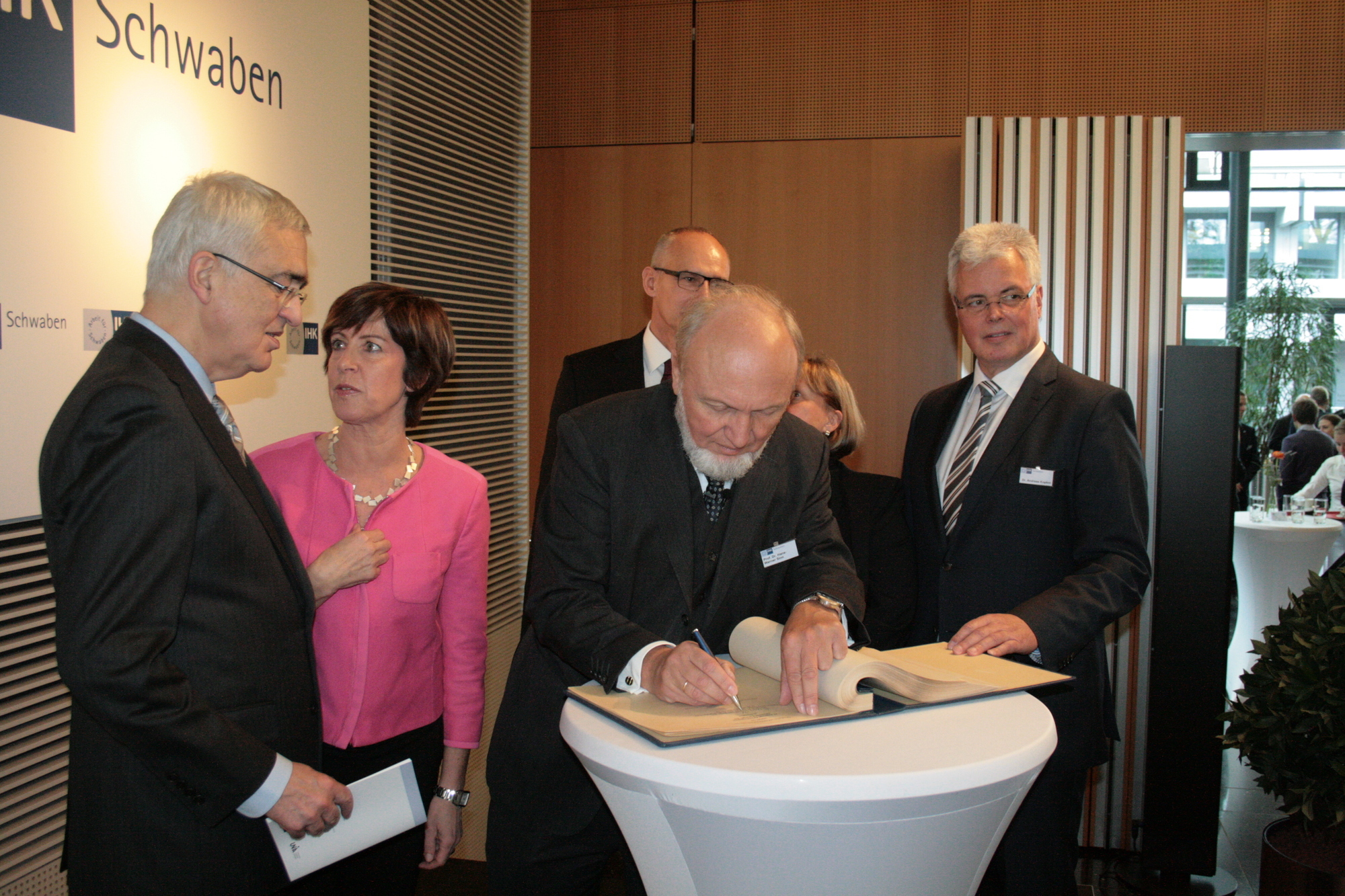 Auf dem 42. Augsburger Konjungturgespräch. Foto: B4B WIRTSCHAFTSLEBEN SCHWABEN