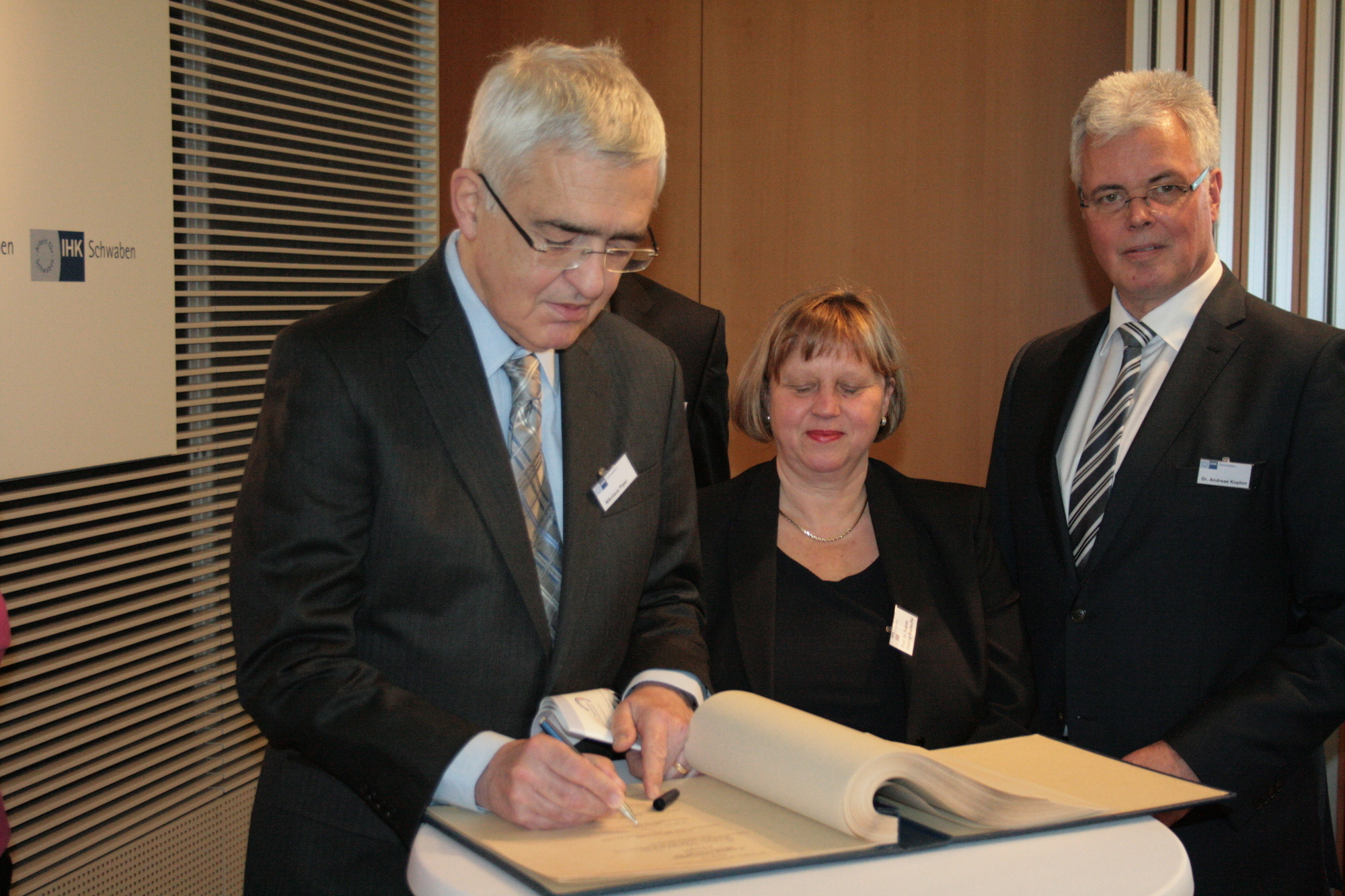 Auf dem 42. Augsburger Konjungturgespräch. Foto: B4B WIRTSCHAFTSLEBEN SCHWABEN