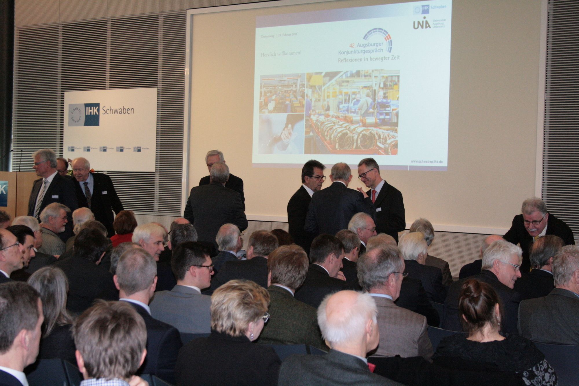Auf dem 42. Augsburger Konjungturgespräch. Foto: B4B WIRTSCHAFTSLEBEN SCHWABEN