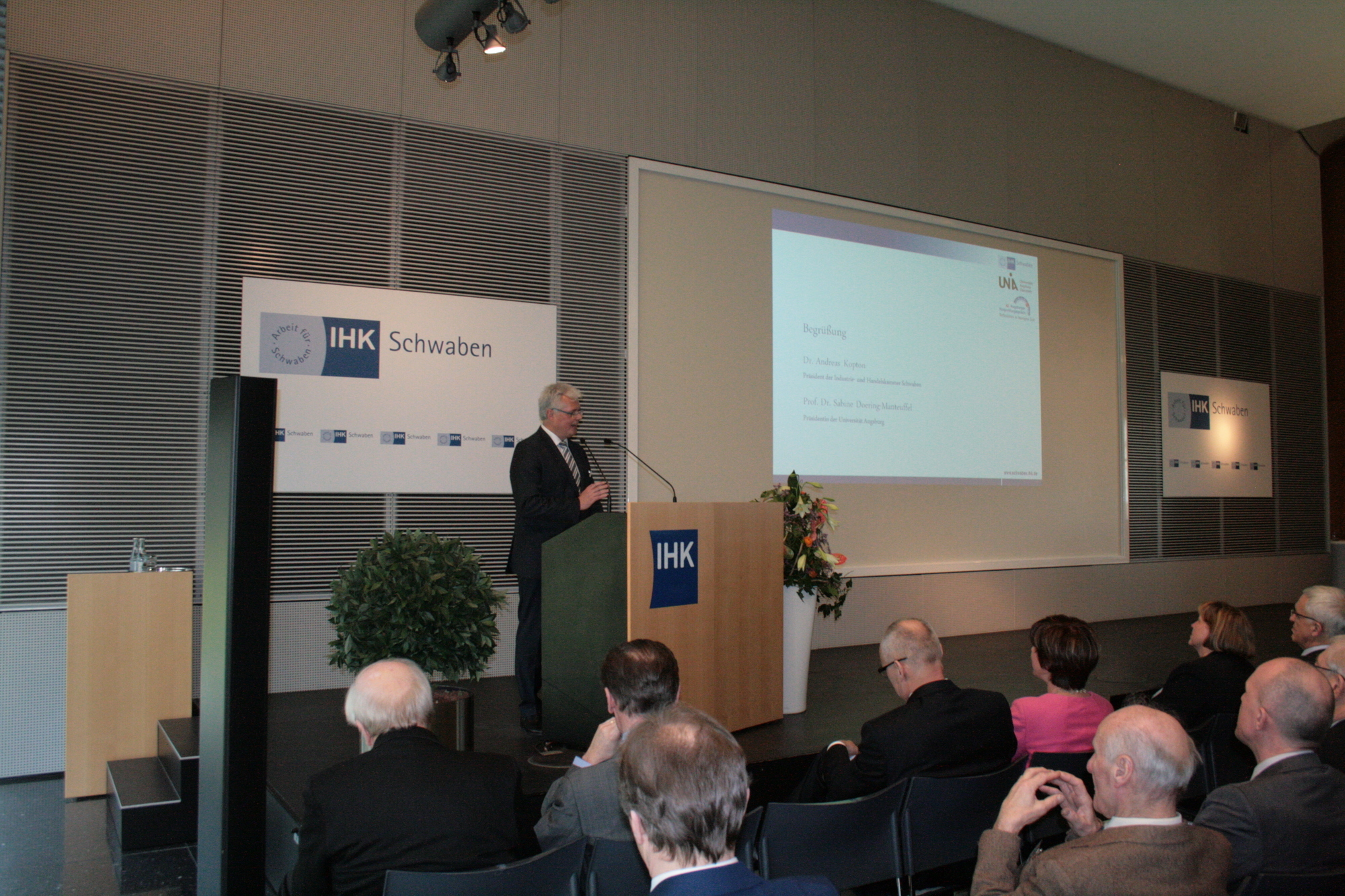 Auf dem 42. Augsburger Konjungturgespräch. Foto: B4B WIRTSCHAFTSLEBEN SCHWABEN