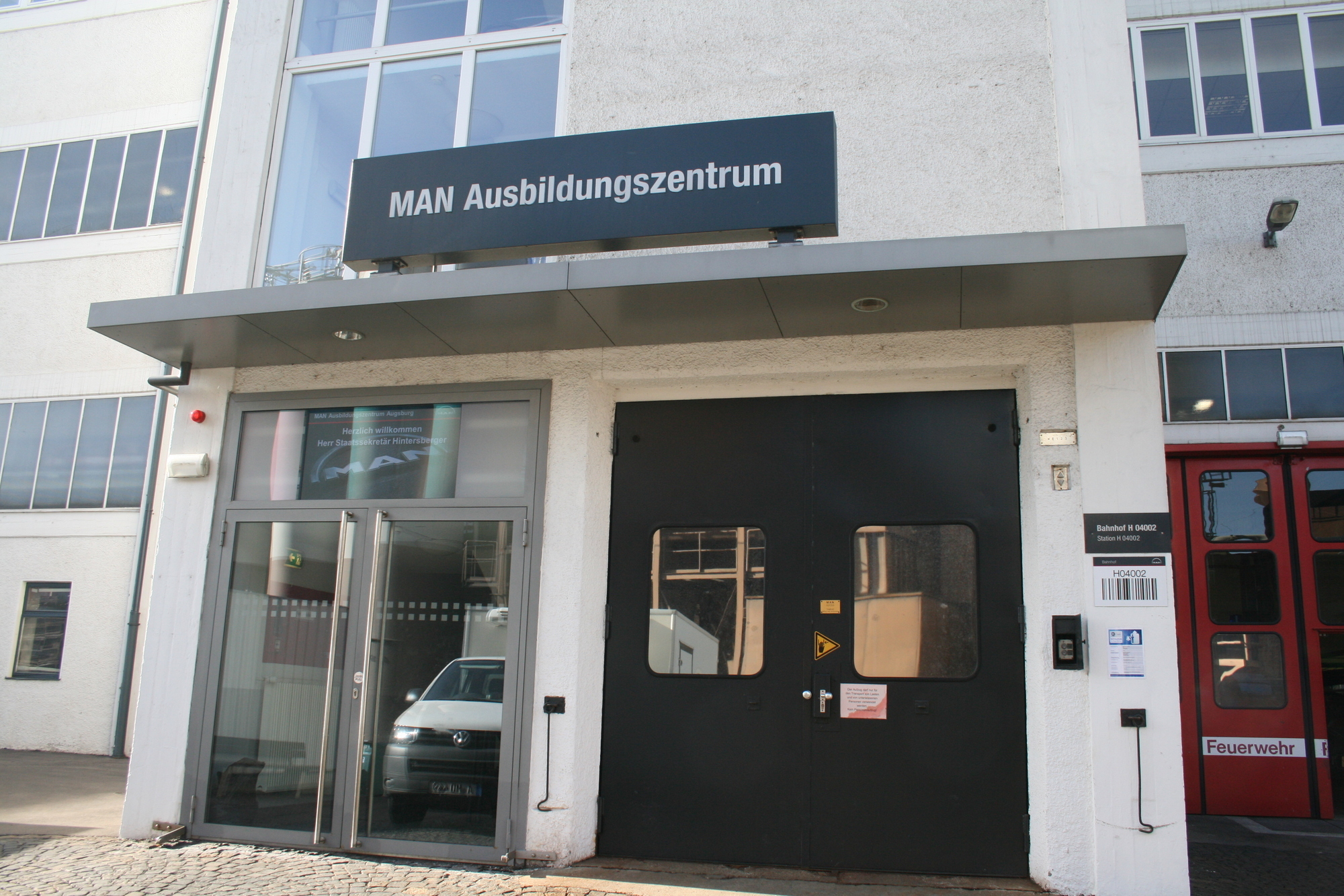 Staatssekretär Johannes Hintersberger besuchte MAN Diesel & Turbo SE am 22. Februar 2016. Foto: B4B WIRTSCHAFTSLEBEN SCHWABEN