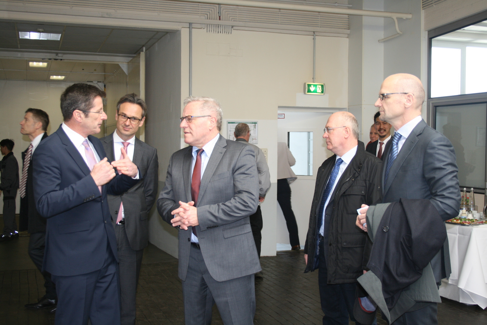 Staatssekretär Johannes Hintersberger besuchte MAN Diesel & Turbo SE am 22. Februar 2016. Foto: B4B WIRTSCHAFTSLEBEN SCHWABEN