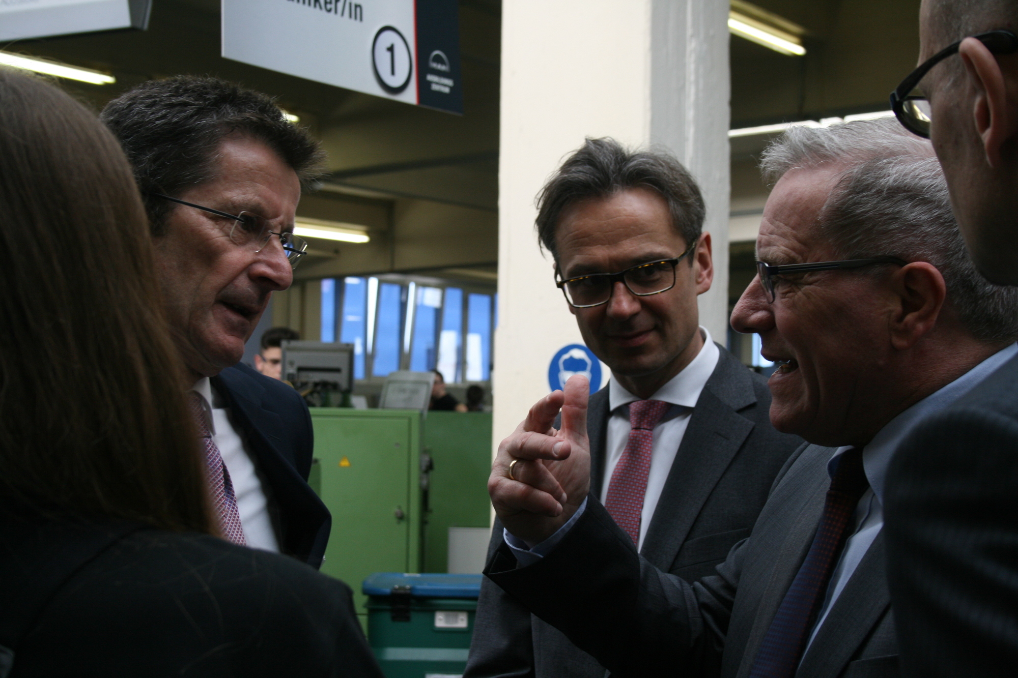 Staatssekretär Johannes Hintersberger besuchte MAN Diesel & Turbo SE am 22. Februar 2016. Foto: B4B WIRTSCHAFTSLEBEN SCHWABEN