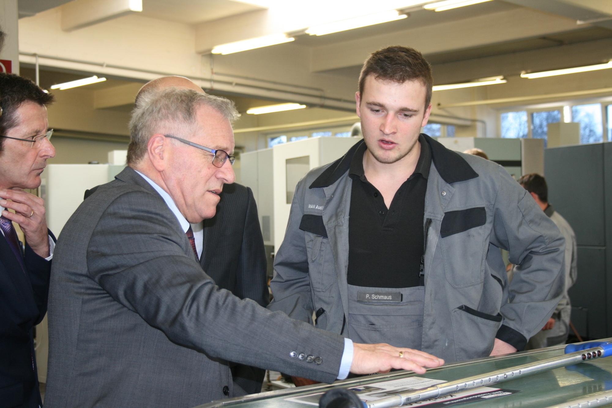 Staatssekretär Johannes Hintersberger besuchte MAN Diesel & Turbo SE am 22. Februar 2016. Foto: B4B WIRTSCHAFTSLEBEN SCHWABEN