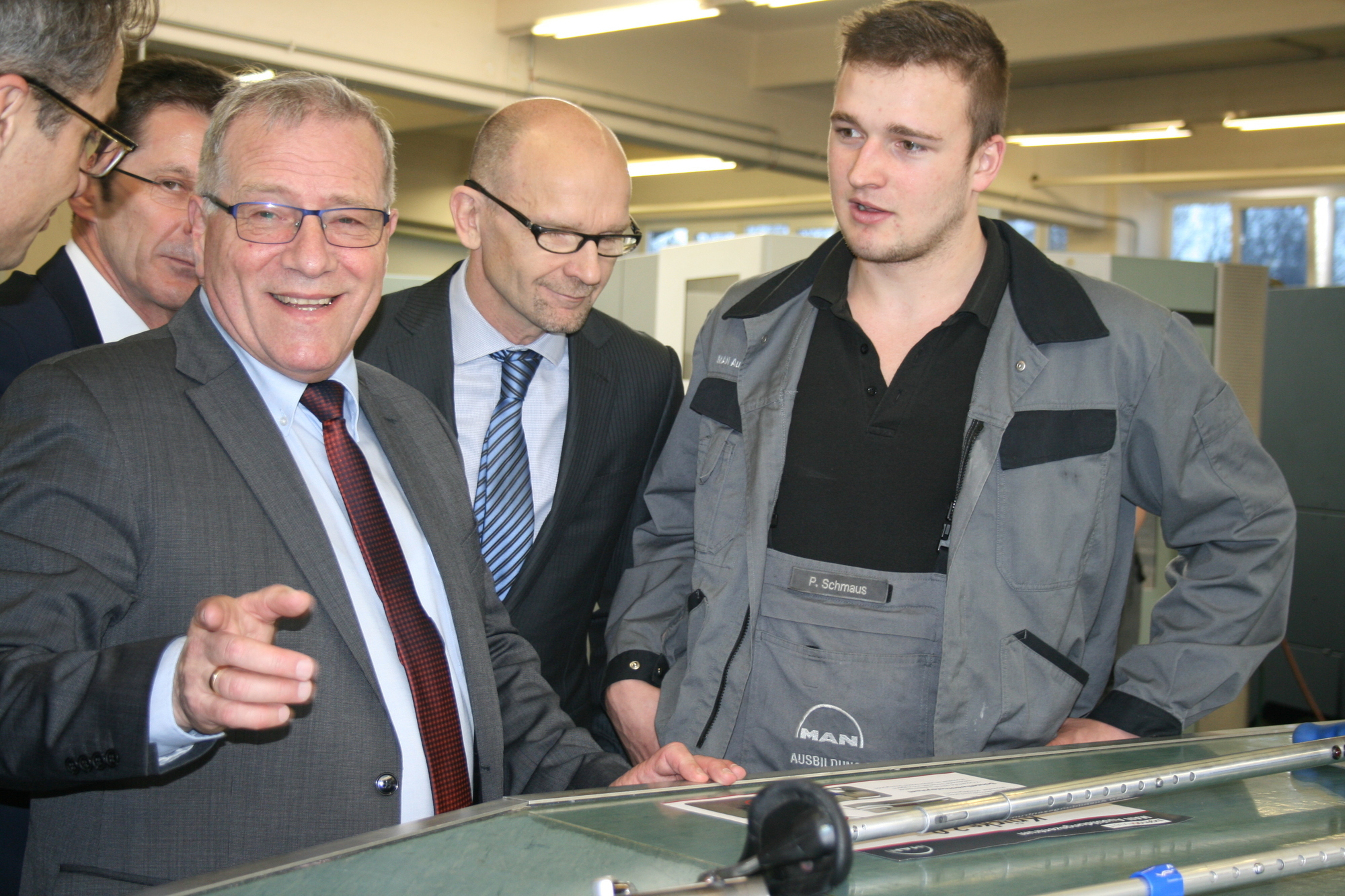 Staatssekretär Johannes Hintersberger besuchte MAN Diesel & Turbo SE am 22. Februar 2016. Foto: B4B WIRTSCHAFTSLEBEN SCHWABEN
