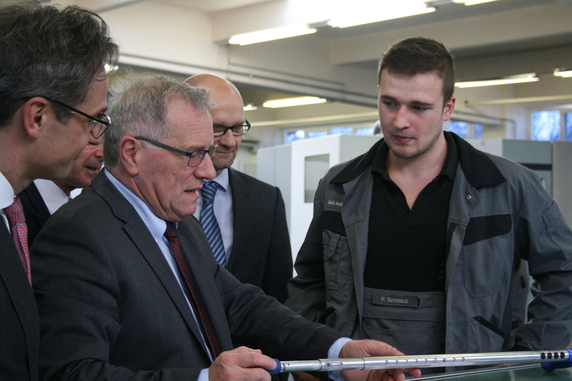 Staatssekretär Johannes Hintersberger besuchte MAN Diesel & Turbo SE am 22. Februar 2016. Foto: B4B WIRTSCHAFTSLEBEN SCHWABEN