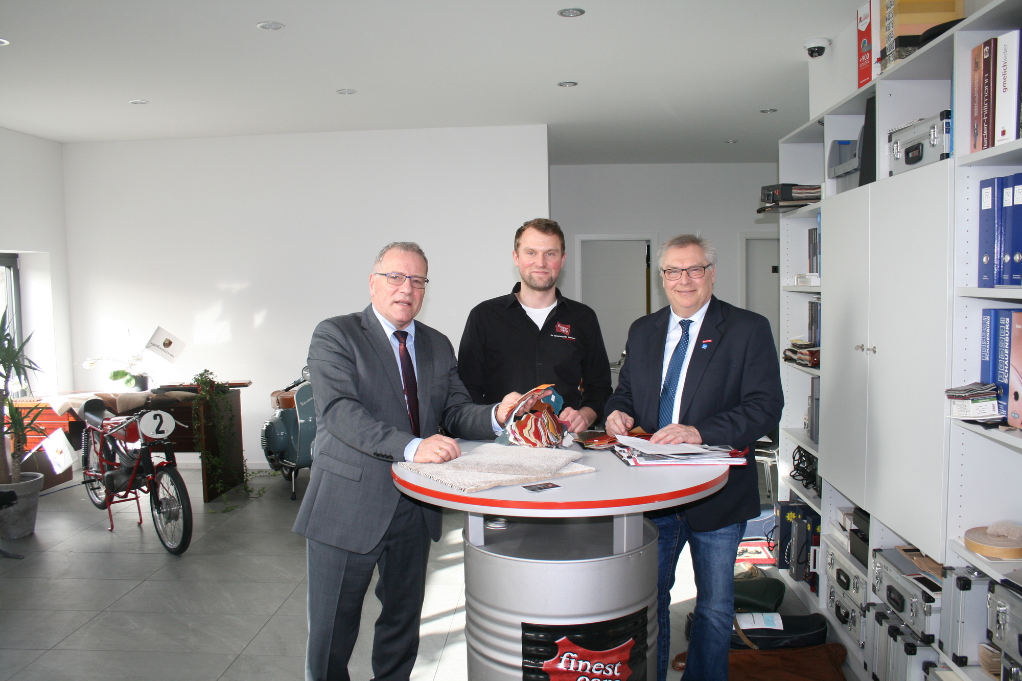Staatssekretär Hintersberger und HWK-Präsident Rauch zu Gast bei finest-care. Foto: B4B WIRTSCHAFTSLEBEN SCHWABEN