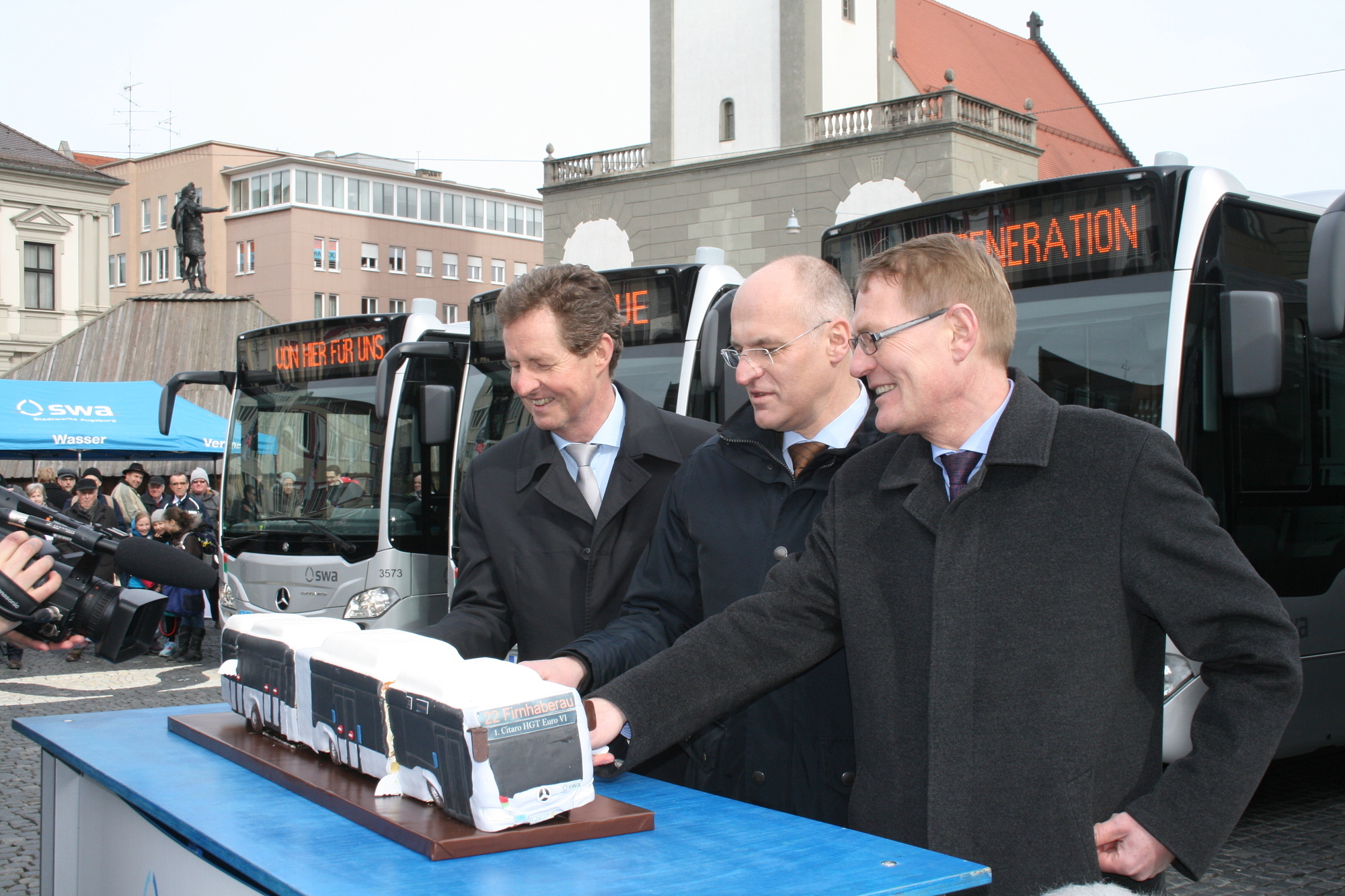 Die swa präsentieren ihre neuen Busse. Foto: B4B WIRTSCHAFTSLEBEN SCHWABEN