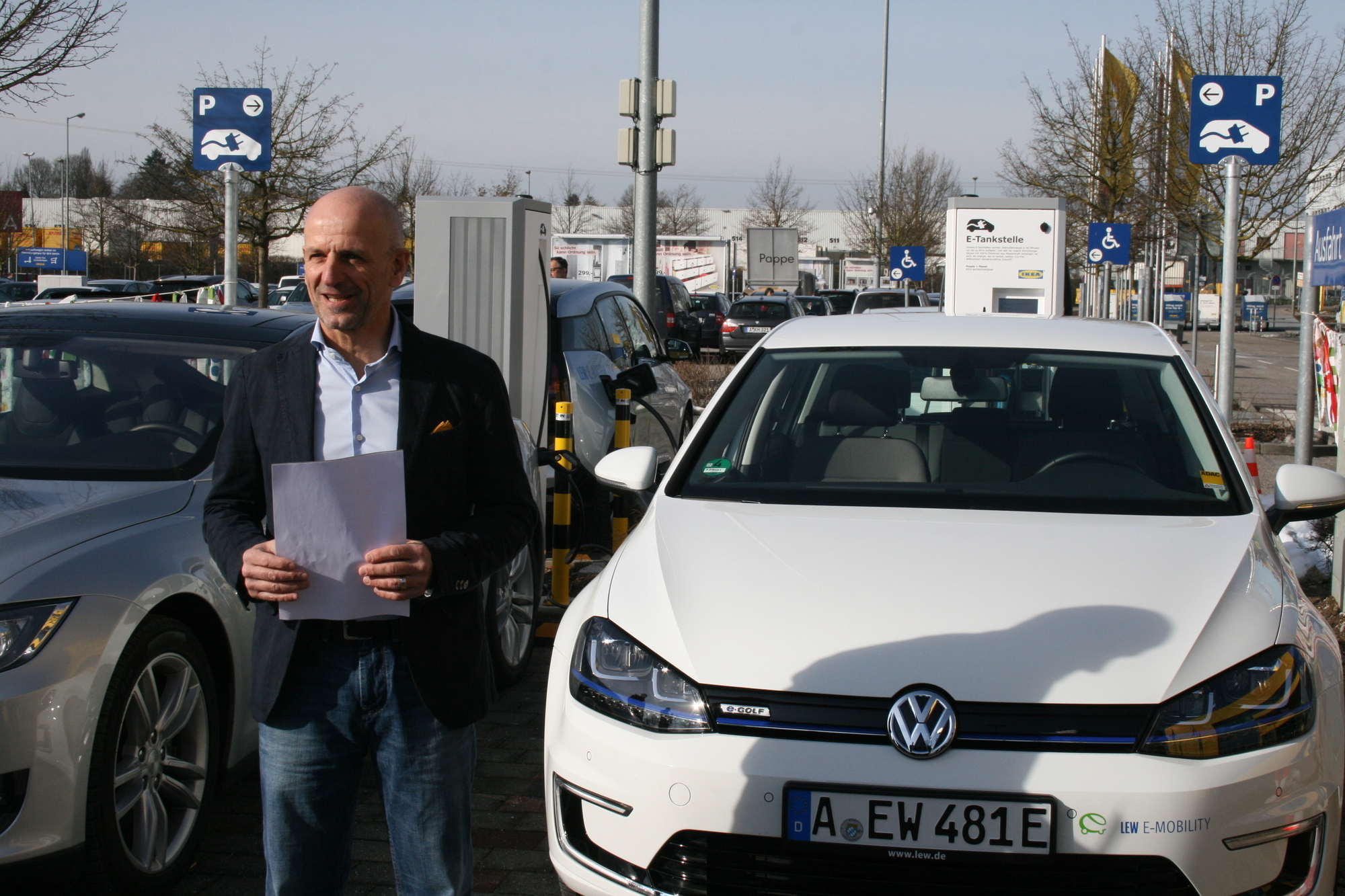Mit der neuen E-Tankstelle leistet IKEA einen wichtigen Beitrag zur Verkehrswende. Foto: B4B WIRTSCHAFTSLEBEN SCHWABEN