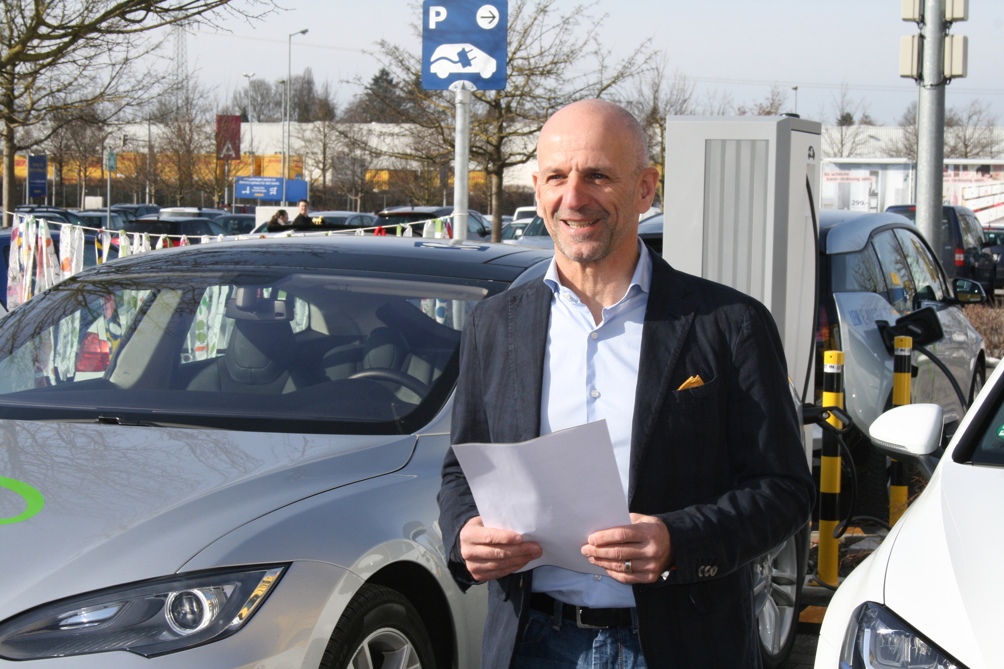 Mit der neuen E-Tankstelle leistet IKEA einen wichtigen Beitrag zur Verkehrswende. Foto: B4B WIRTSCHAFTSLEBEN SCHWABEN