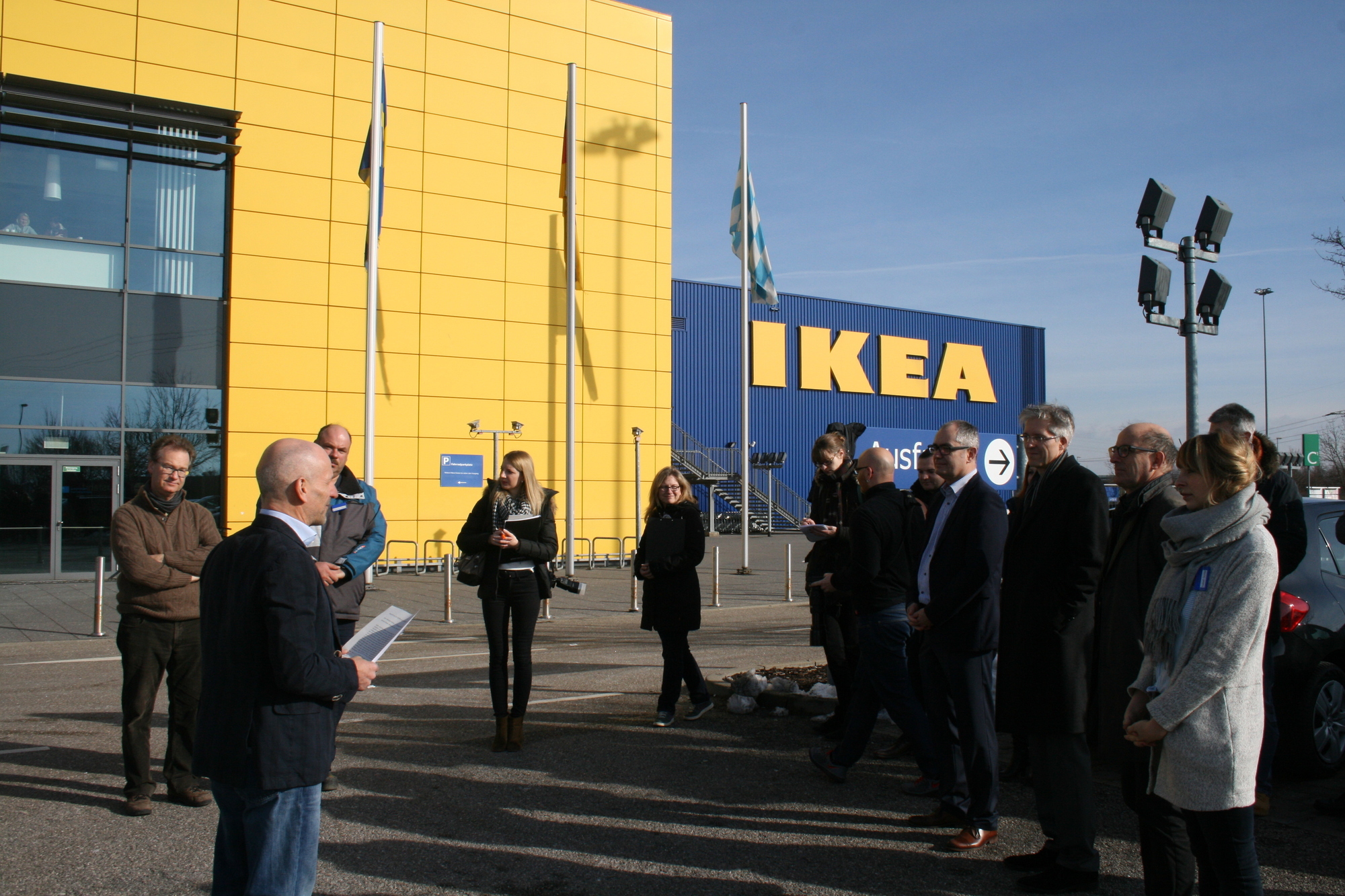 Mit der neuen E-Tankstelle leistet IKEA einen wichtigen Beitrag zur Verkehrswende. Foto: B4B WIRTSCHAFTSLEBEN SCHWABEN