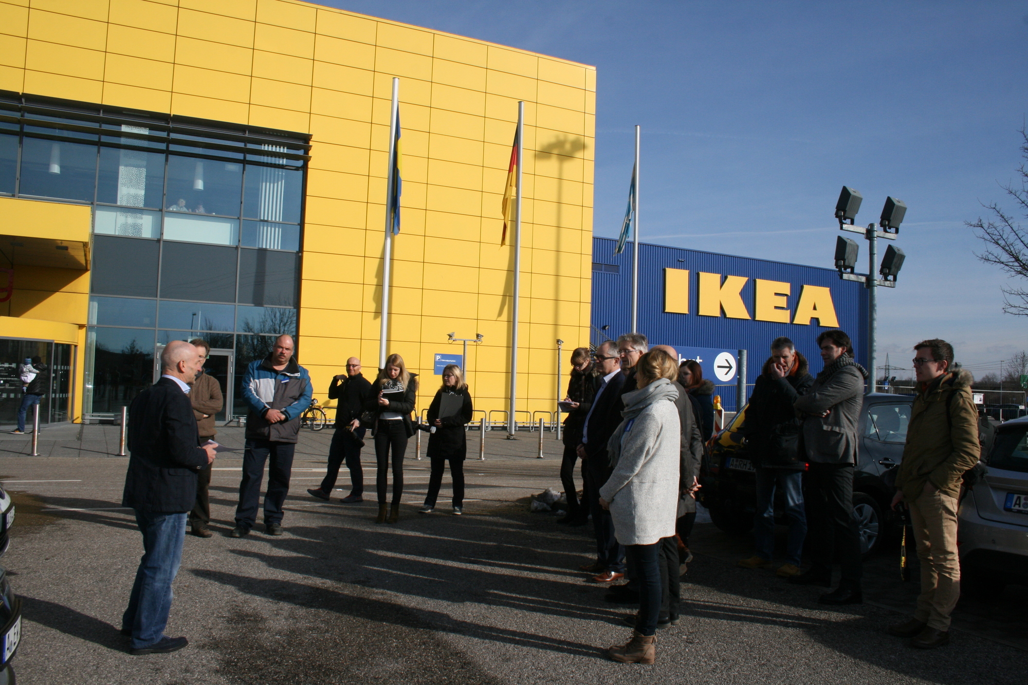Mit der neuen E-Tankstelle leistet IKEA einen wichtigen Beitrag zur Verkehrswende. Foto: B4B WIRTSCHAFTSLEBEN SCHWABEN