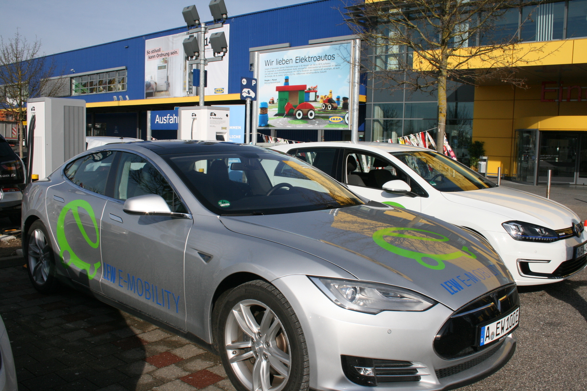 Mit der neuen E-Tankstelle leistet IKEA einen wichtigen Beitrag zur Verkehrswende. Foto: B4B WIRTSCHAFTSLEBEN SCHWABEN