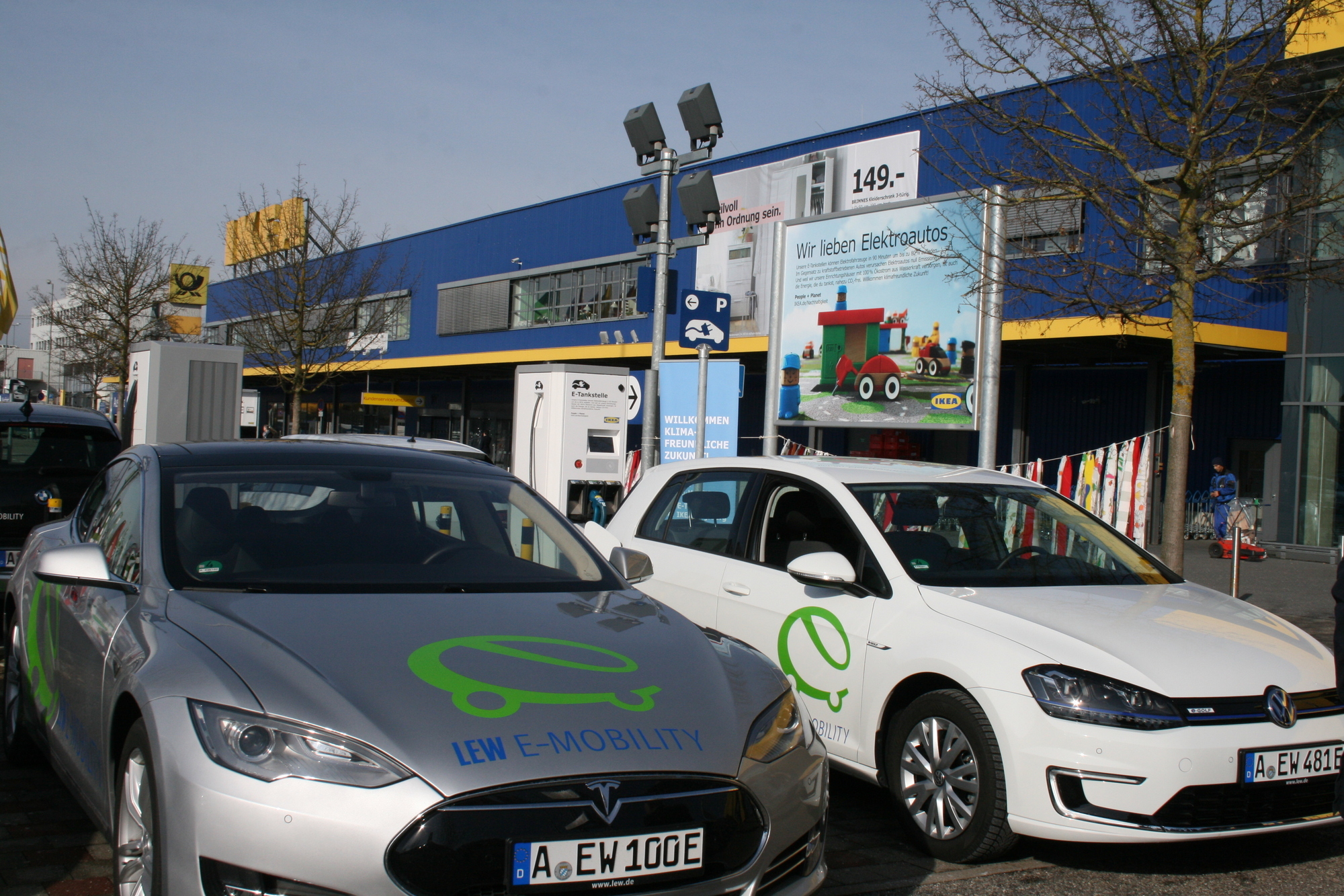 Mit der neuen E-Tankstelle leistet IKEA einen wichtigen Beitrag zur Verkehrswende. Foto: B4B WIRTSCHAFTSLEBEN SCHWABEN