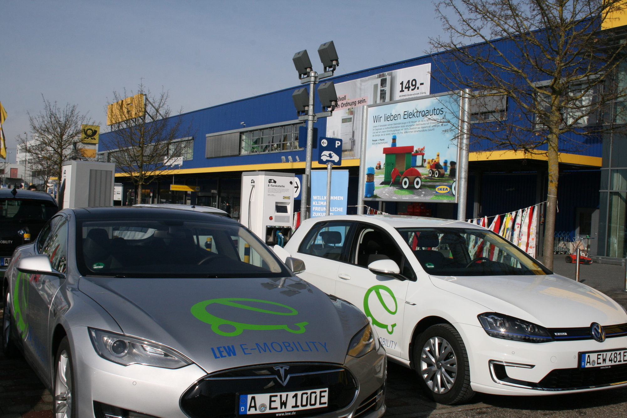 Mit der neuen E-Tankstelle leistet IKEA einen wichtigen Beitrag zur Verkehrswende. Foto: B4B WIRTSCHAFTSLEBEN SCHWABEN
