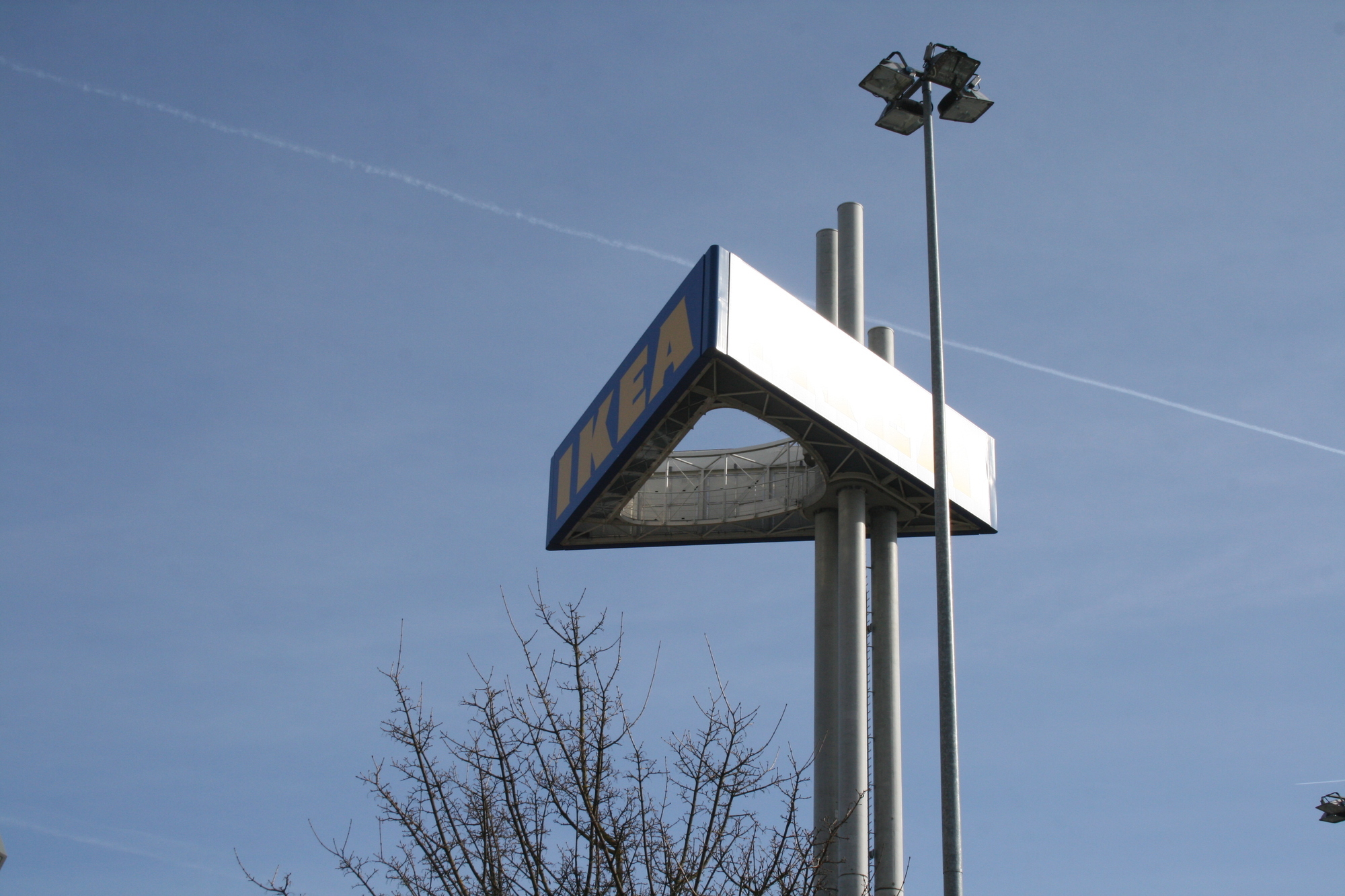Mit der neuen E-Tankstelle leistet IKEA einen wichtigen Beitrag zur Verkehrswende. Foto: B4B WIRTSCHAFTSLEBEN SCHWABEN