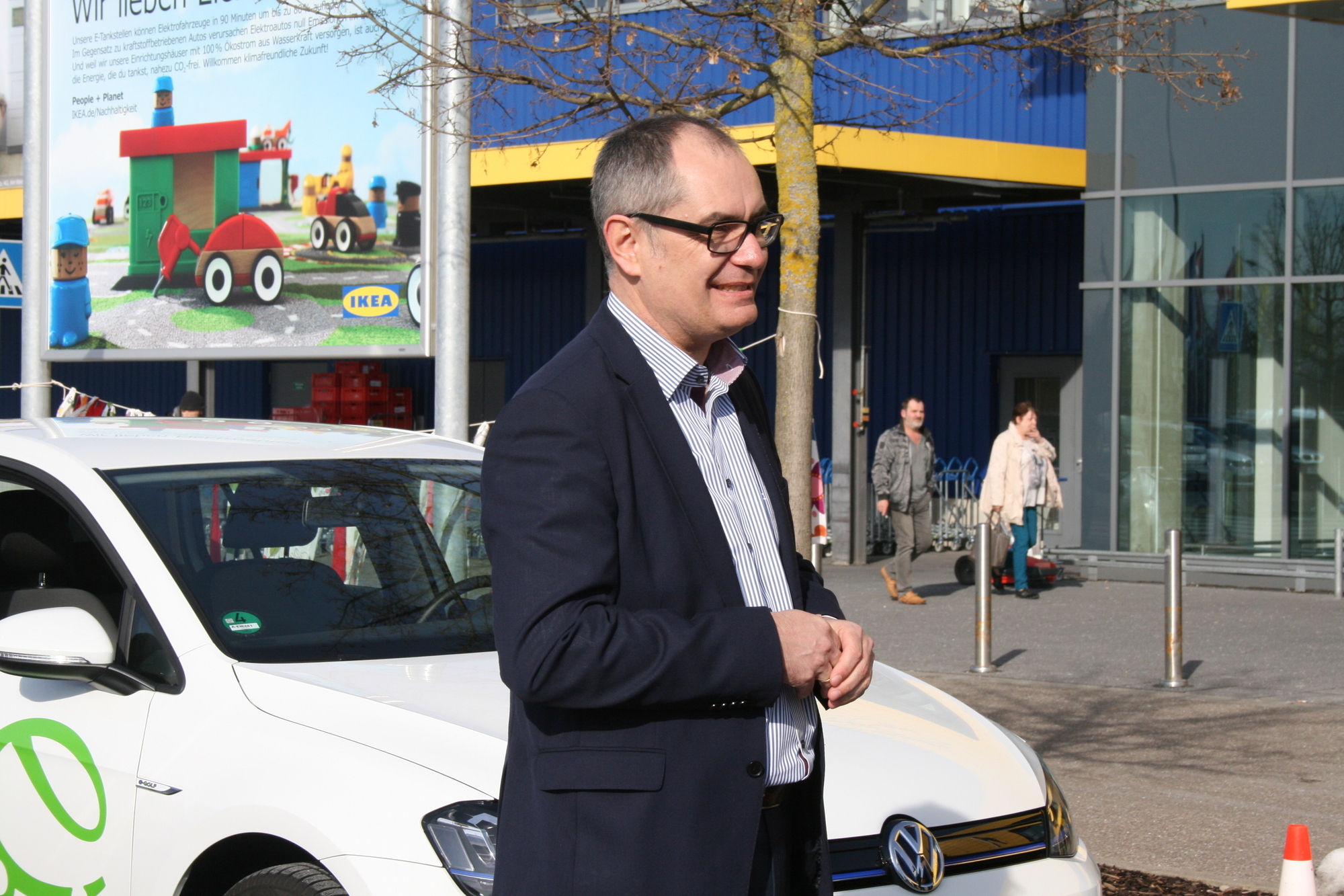 Mit der neuen E-Tankstelle leistet IKEA einen wichtigen Beitrag zur Verkehrswende. Foto: B4B WIRTSCHAFTSLEBEN SCHWABEN