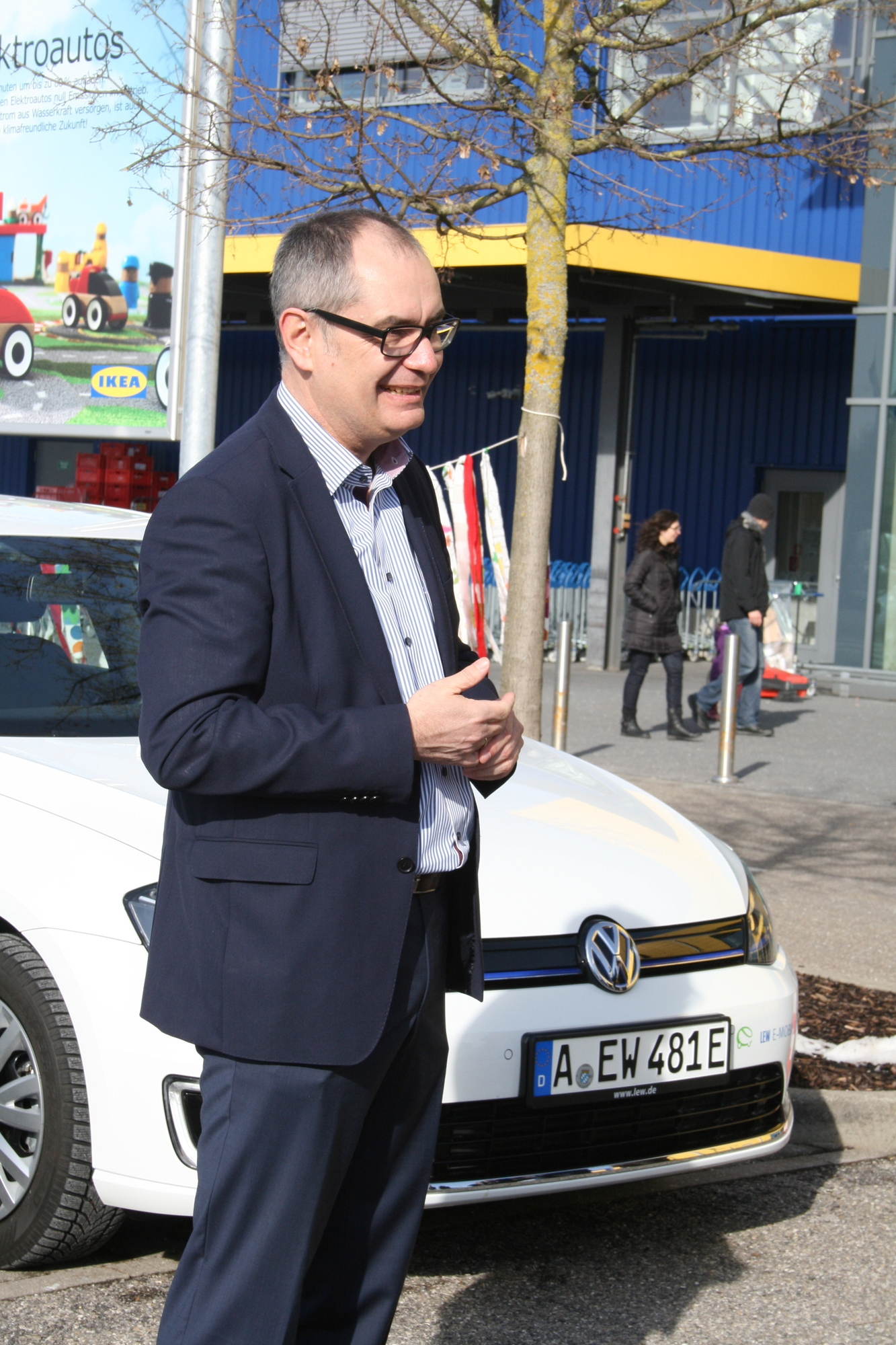 Mit der neuen E-Tankstelle leistet IKEA einen wichtigen Beitrag zur Verkehrswende. Foto: B4B WIRTSCHAFTSLEBEN SCHWABEN