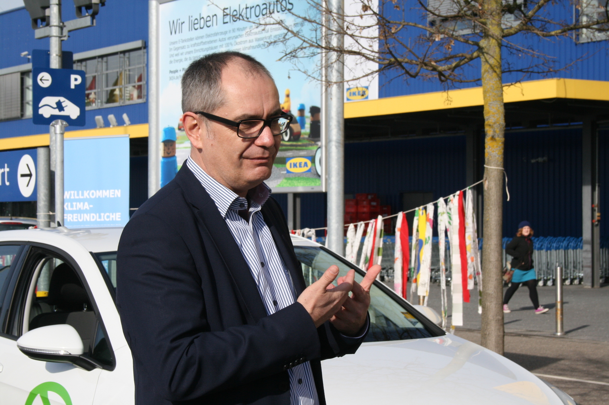 Mit der neuen E-Tankstelle leistet IKEA einen wichtigen Beitrag zur Verkehrswende. Foto: B4B WIRTSCHAFTSLEBEN SCHWABEN