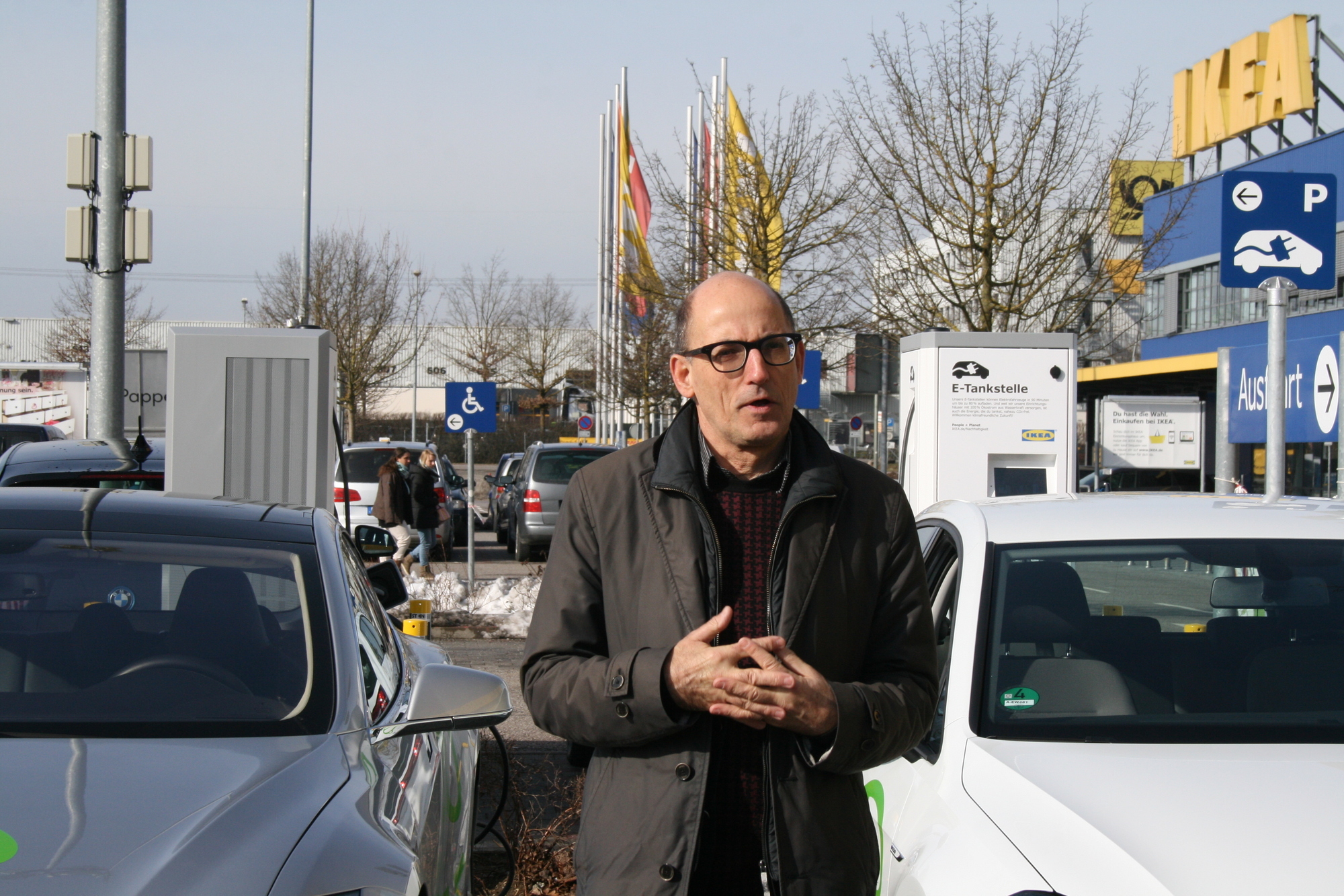 Mit der neuen E-Tankstelle leistet IKEA einen wichtigen Beitrag zur Verkehrswende. Foto: B4B WIRTSCHAFTSLEBEN SCHWABEN