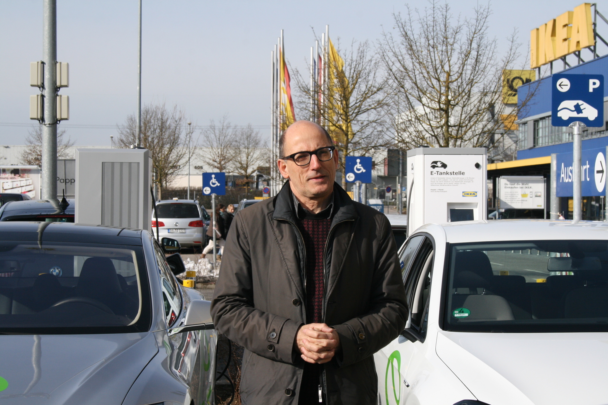 Mit der neuen E-Tankstelle leistet IKEA einen wichtigen Beitrag zur Verkehrswende. Foto: B4B WIRTSCHAFTSLEBEN SCHWABEN